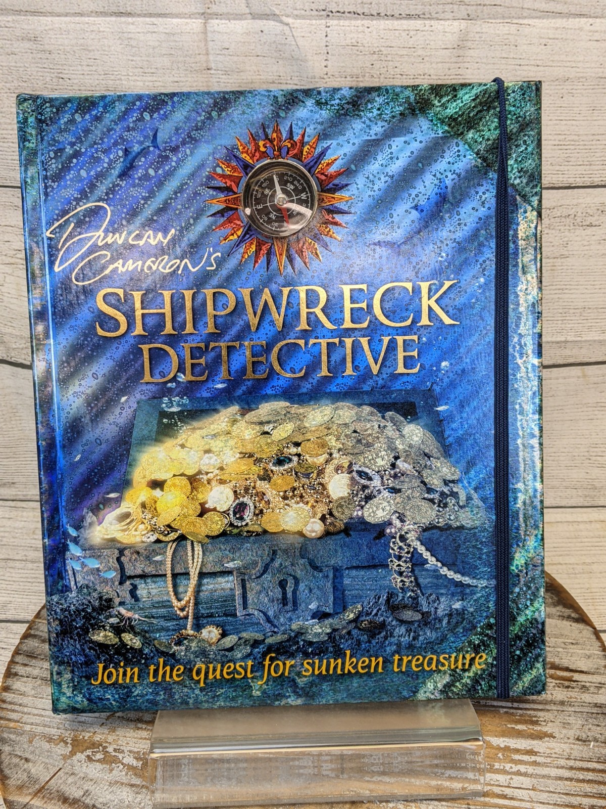 Duncan Cameron&rsquo;s Shipwreck Detective With Compass & Dive Log HC