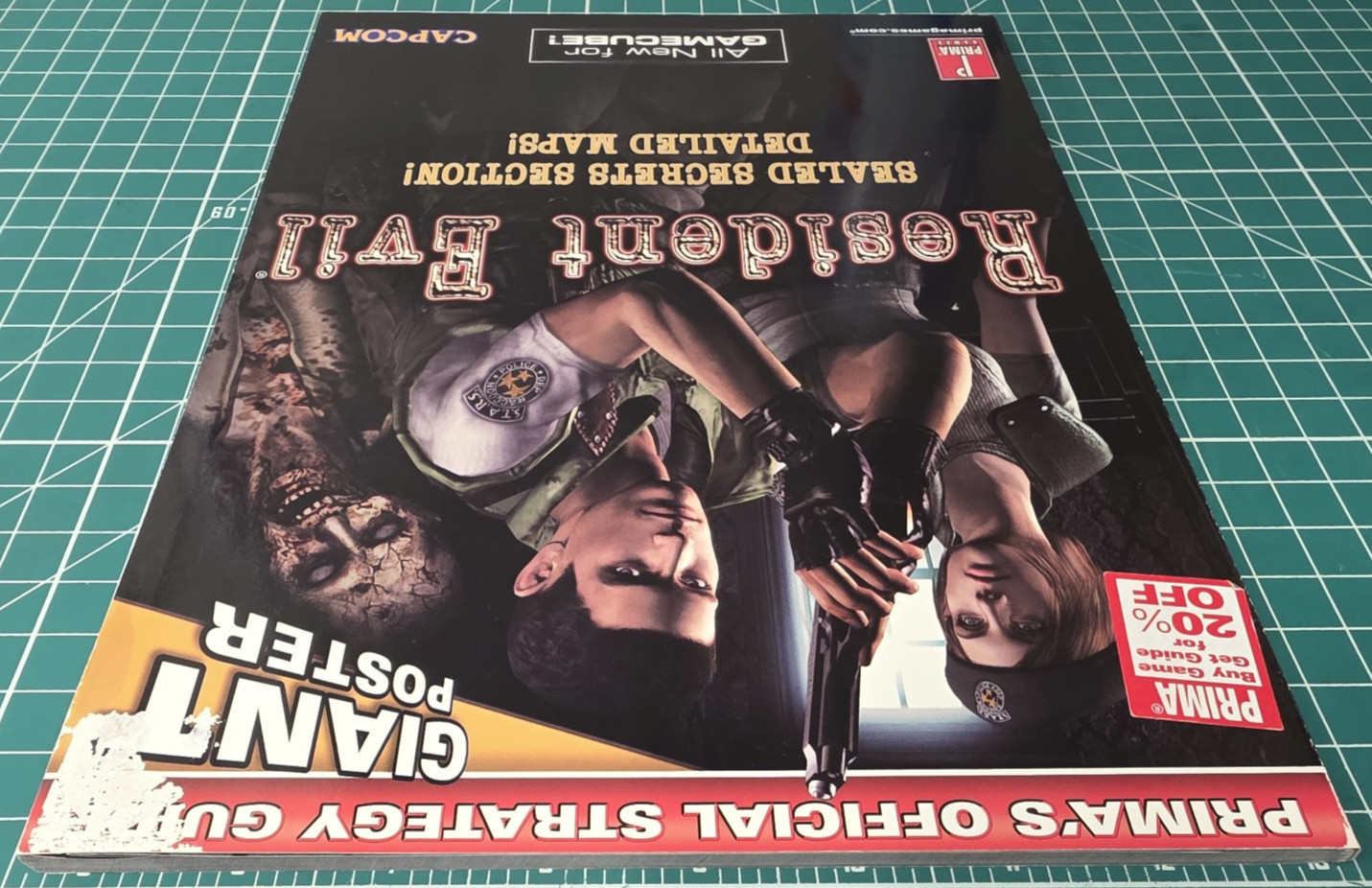 Resident Evil Prima&rsquo;s Official Strategy Guide Nintendo GAMECUBE w/POSTER – RARE!