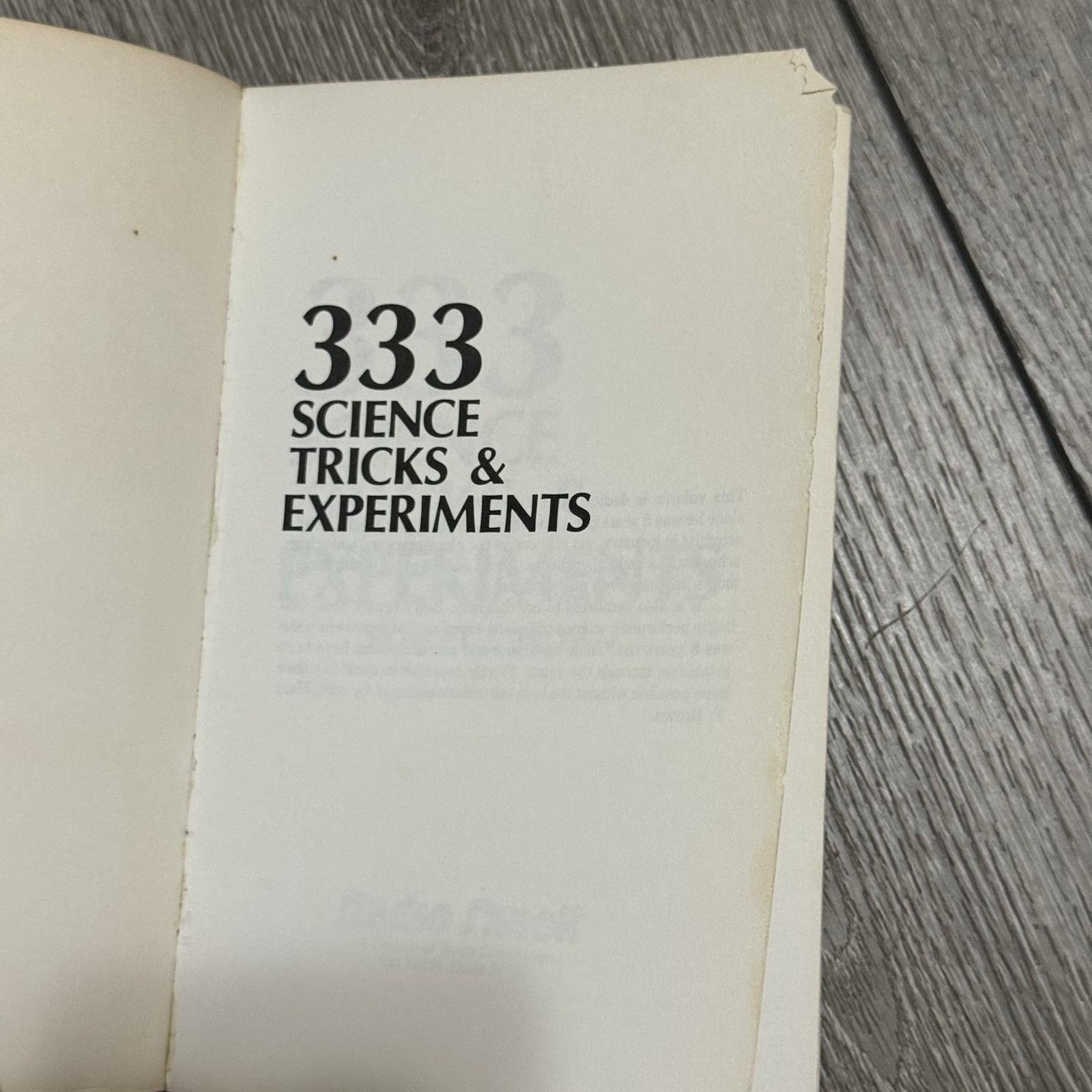 333 Science Tricks and Experiments by Robert J. Brown Radio Shack 62-1081 Book