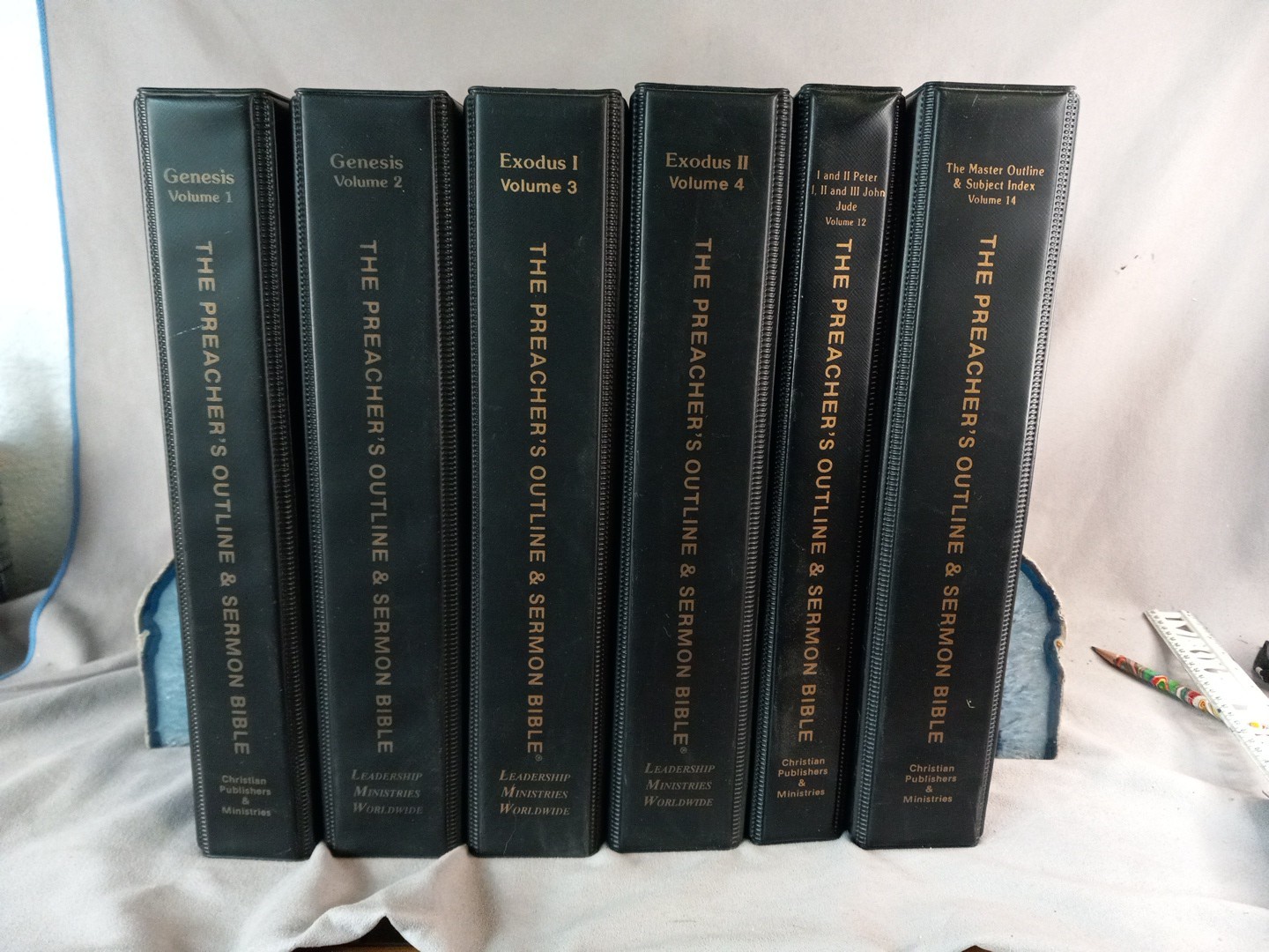 The Preacher&rsquo;s Outline & Sermon Bible KJV 3-Ring Binder Pick One