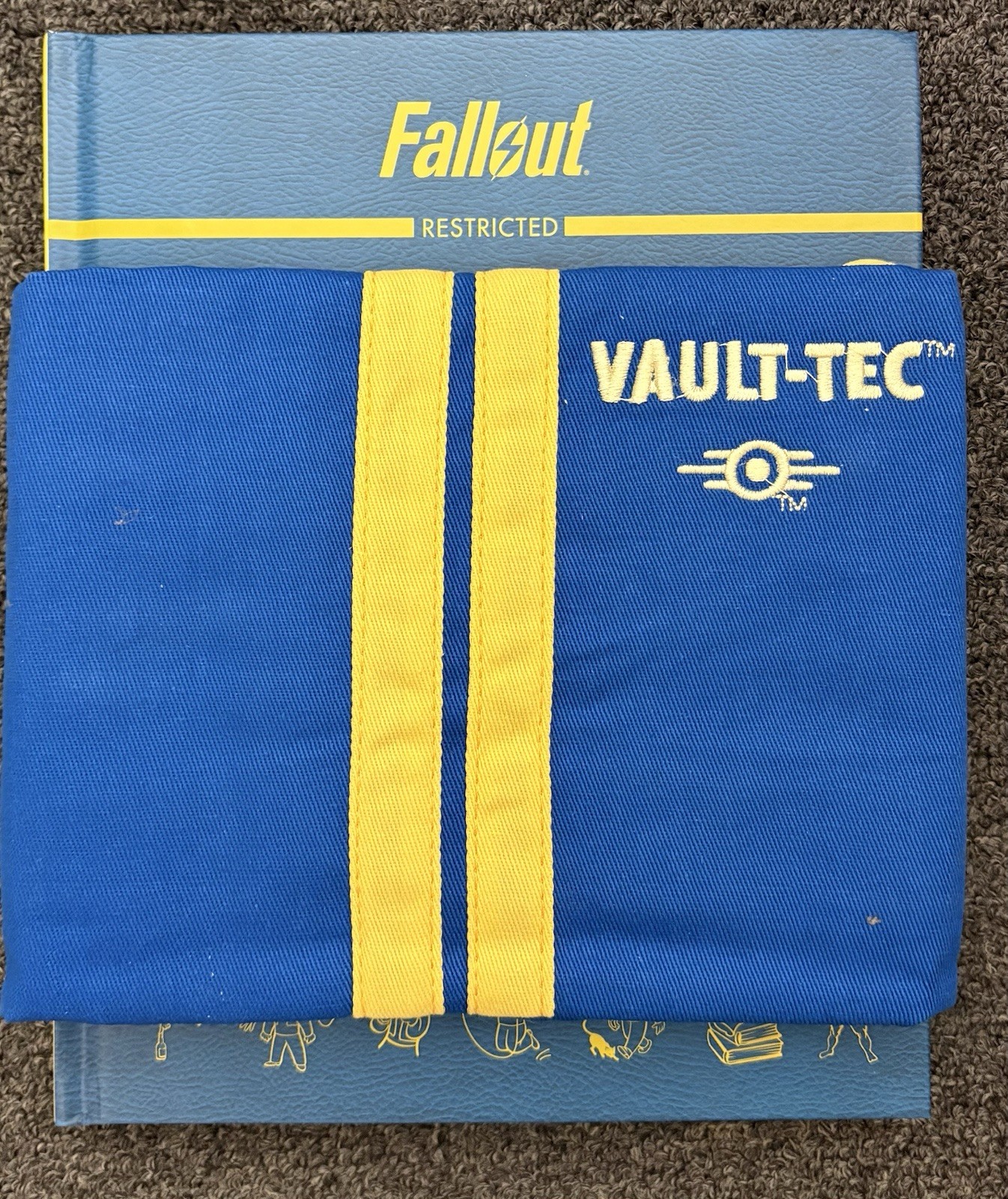 Fallout The Vault Dweller&rsquo;s Official Cookbook Gift Set With Apron New No Box