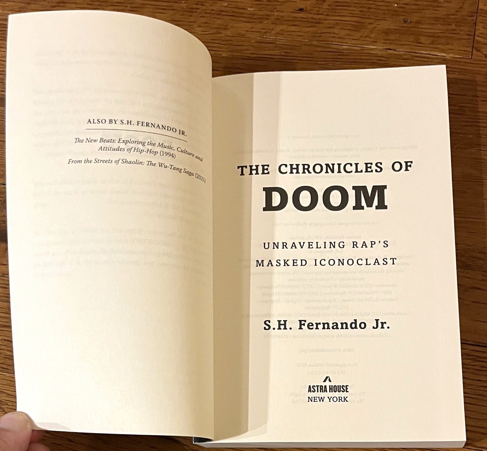 THE CHRONICLES OF DOOM-Unraveling Rap&rsquo;s Masked Iconoclast-Fernando-BRAND NEW 1st