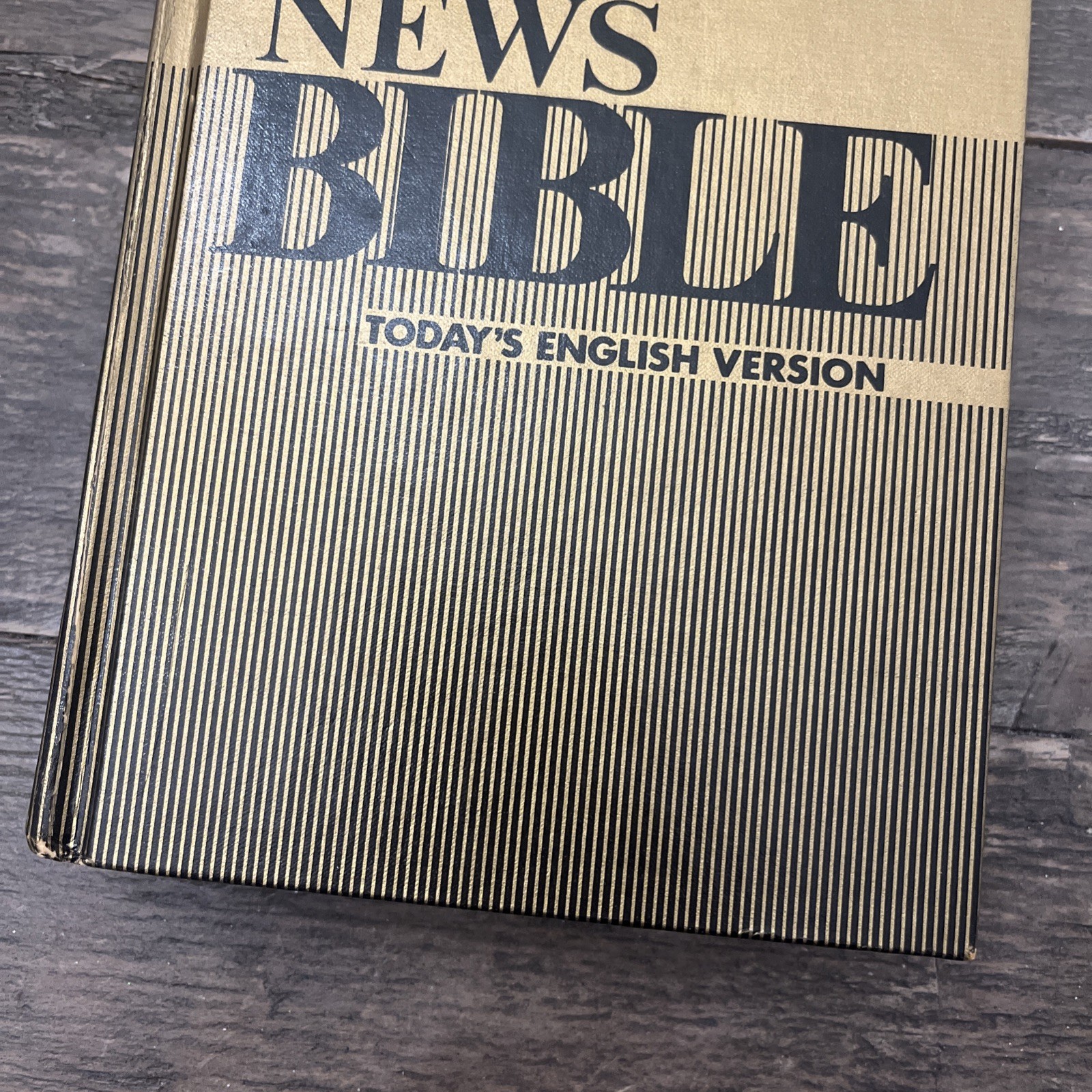 Vtg 1976 Good News Bible Today&rsquo;s English Version Gold Hardcover 480 Pages