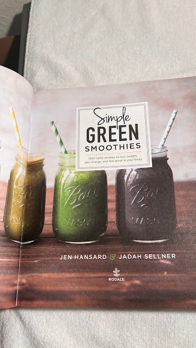 Simple Green Smoothies by Jen Hansard & Jadah Sellner • 100+ Healthy Recipes • L