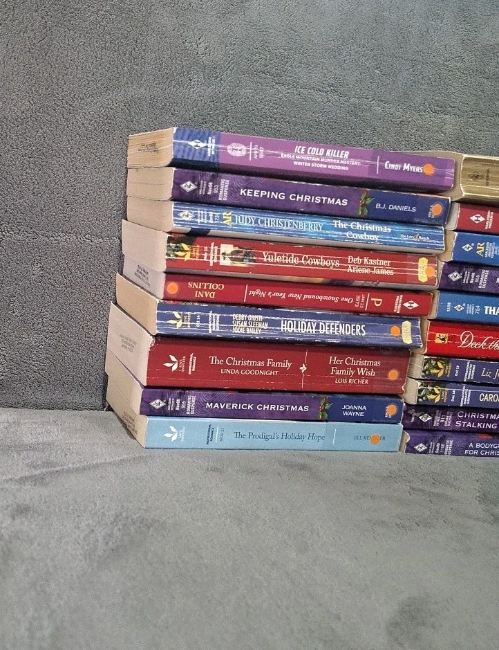Christmas Themed Paperback Romance Novels Bundle Lot EX LIBRARY
