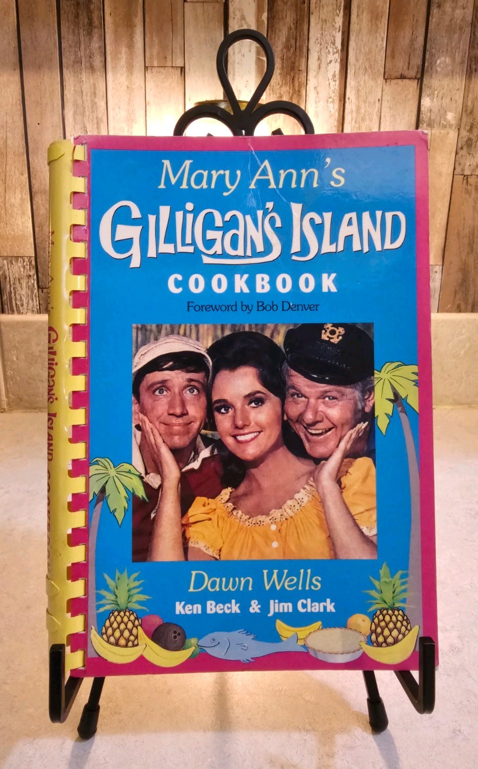 Mary Ann&rsquo;s Gilligan&rsquo;s Island Cookbook~By Dawn Wells~Ken Beck~Jim Clark~NEAR MINT