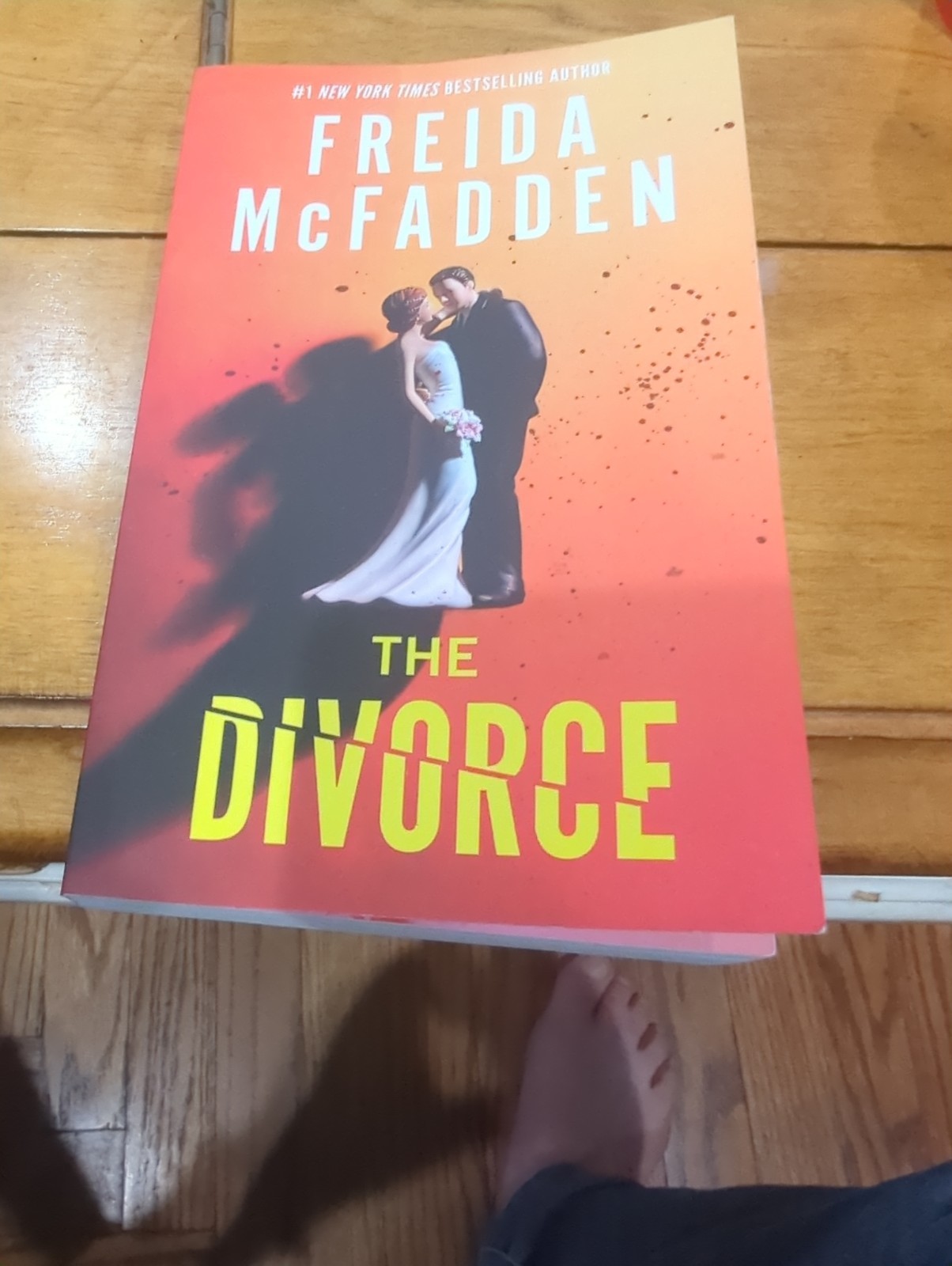 Freida Mcfadden &lsquo;The Divorce&rsquo; Barnes and Noble Exclusive Edition