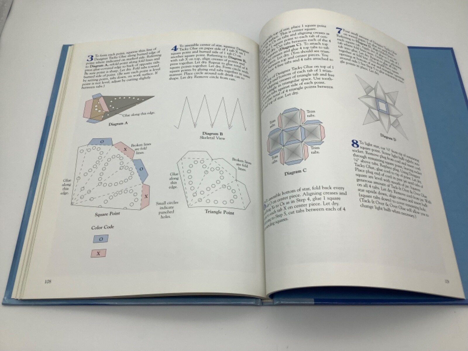 Aleene&rsquo;s Prizewinning Crafts ISBN 0-8487-1536-5, Pages 143, Looks Unused