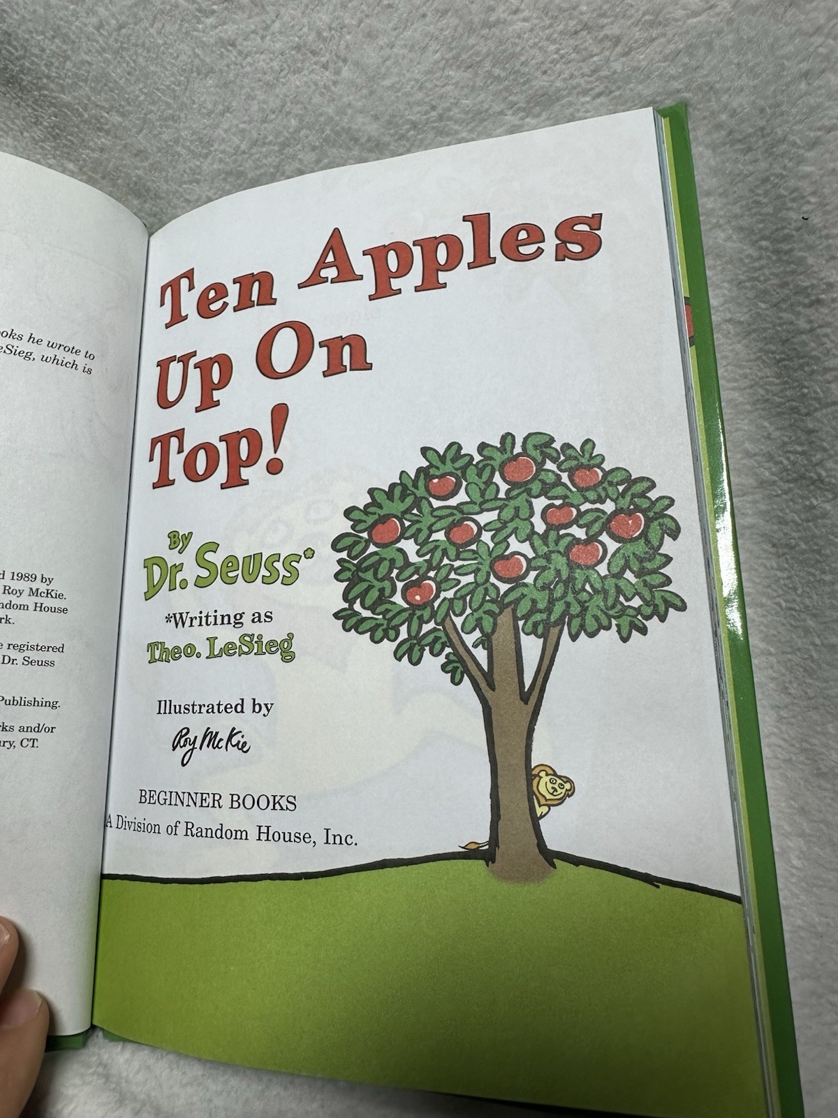 Ten Apples Up On Top Theo LeSieg, Beginner Books, Hardcover, 1961 Printed 2010