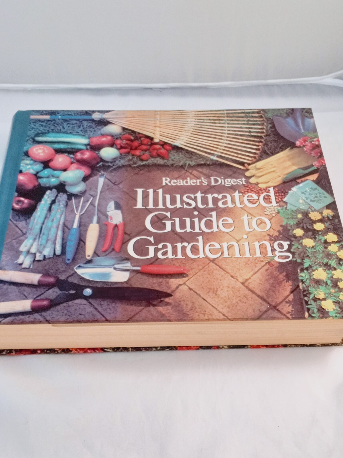 Vintage 1978 Reader&rsquo;s Digest Illustrated Guide to Gardening Hardcover; 672 pages