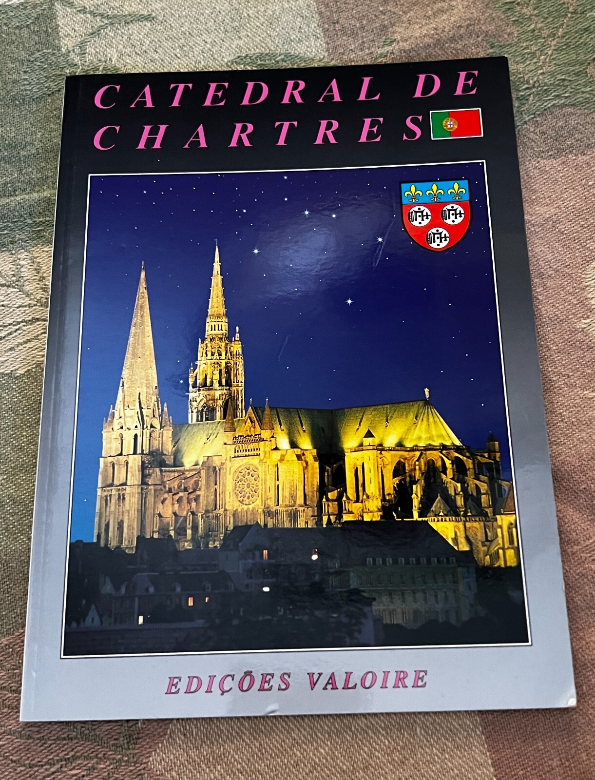 France: CHARTRES CATHEDRAL BROCHURE, FULL COLOR, 22 PAGES, 1997 – PORTUGUESE