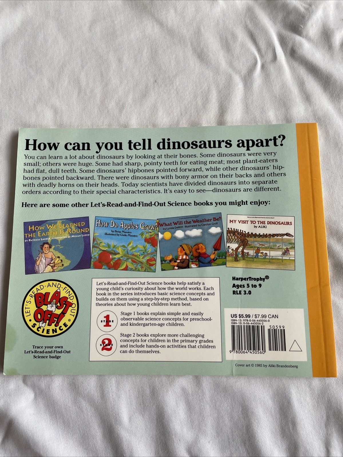 Dinosaurs Are Different (Let&rsquo;s-Read-and-Find-Out Science 2) – Paperback