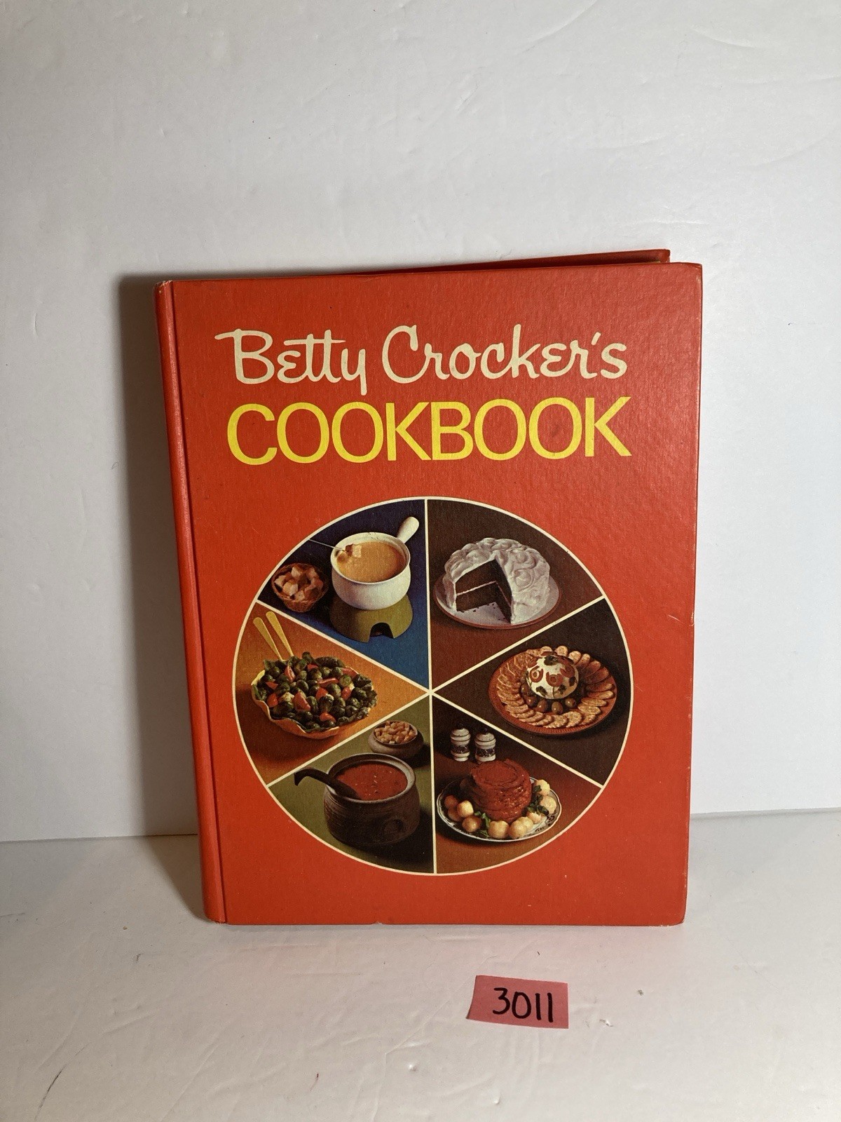 Vintage Betty Crocker&rsquo;s Cookbook 1974 Tight Binding 480 Pages HC