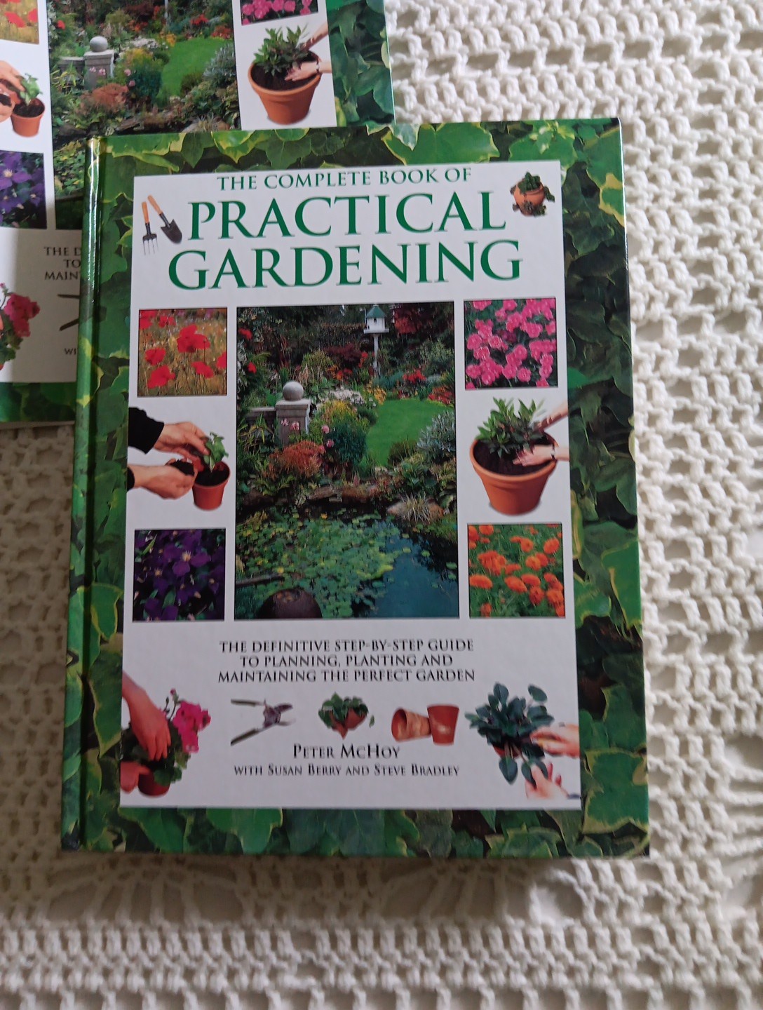 THE COMPLETE BOOK OF PRACTICAL GARDENING Peter McHoy 2001 512 Pages 12×9&Prime; HC DJ