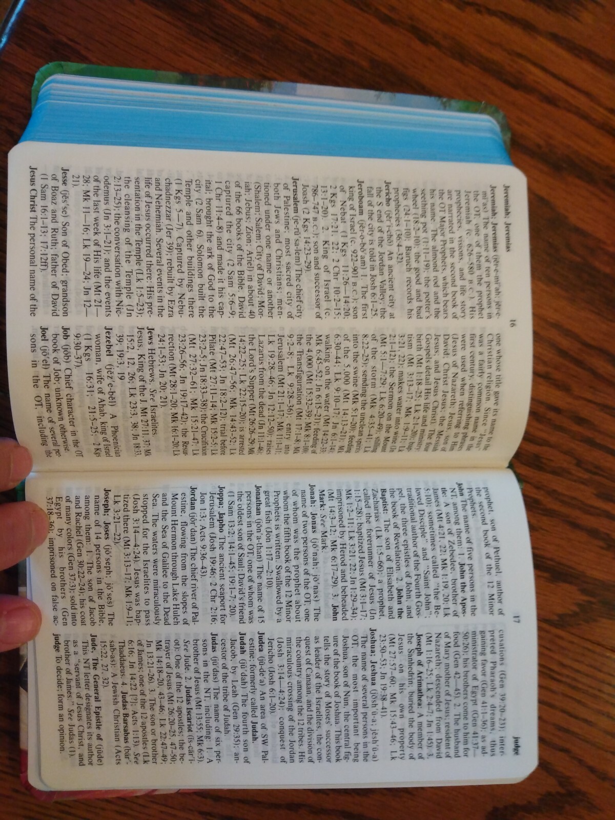 Children&rsquo;s Bible KJV Seaside Bible Illustrated Nelson Hardcover blue edge