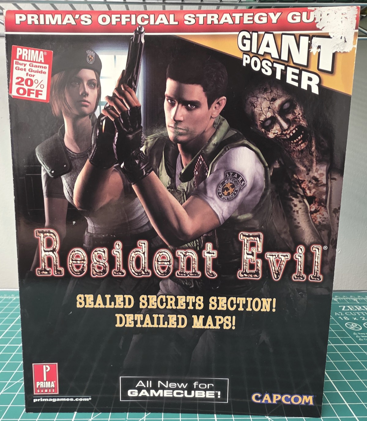 Resident Evil Prima&rsquo;s Official Strategy Guide Nintendo GAMECUBE w/POSTER – RARE!