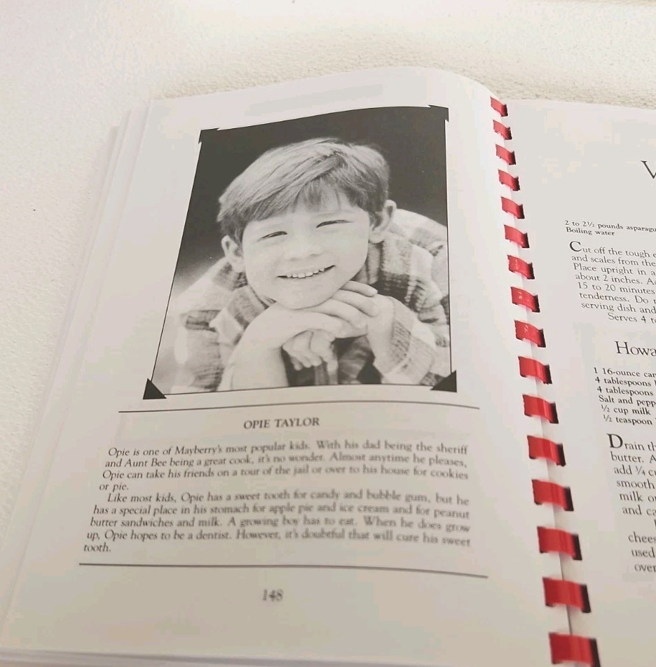Aunt Bee&rsquo;s Mayberry Cookbook – Spiral-bound By Ken Beck and Jim Clark
