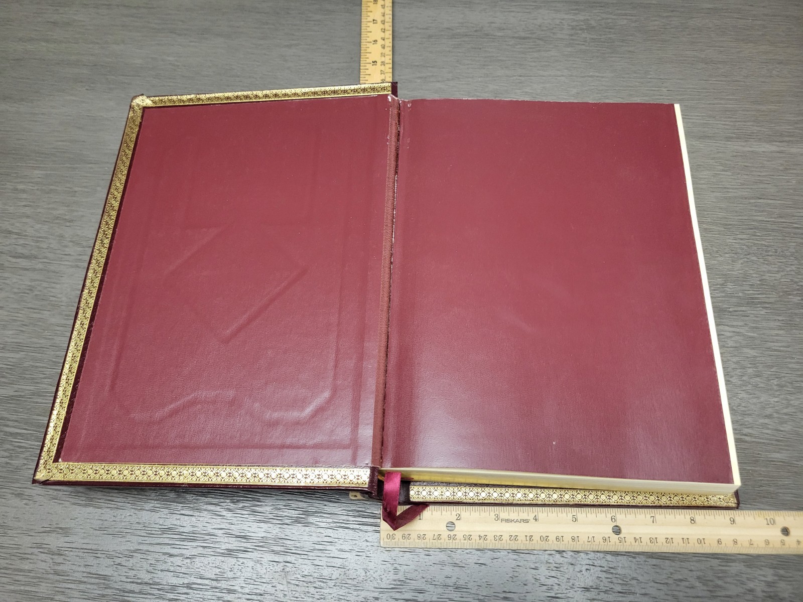Nelson Deluxe Family BIG Bible King James Version 159BG – Very Good
