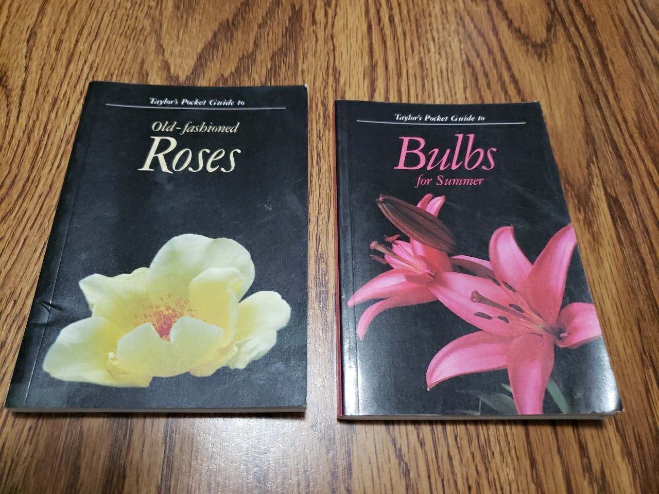 Taylor&rsquo;s Pocket Guides to Old-Fashioned Roses & Bulbs for Summer 1989 Paperbacks