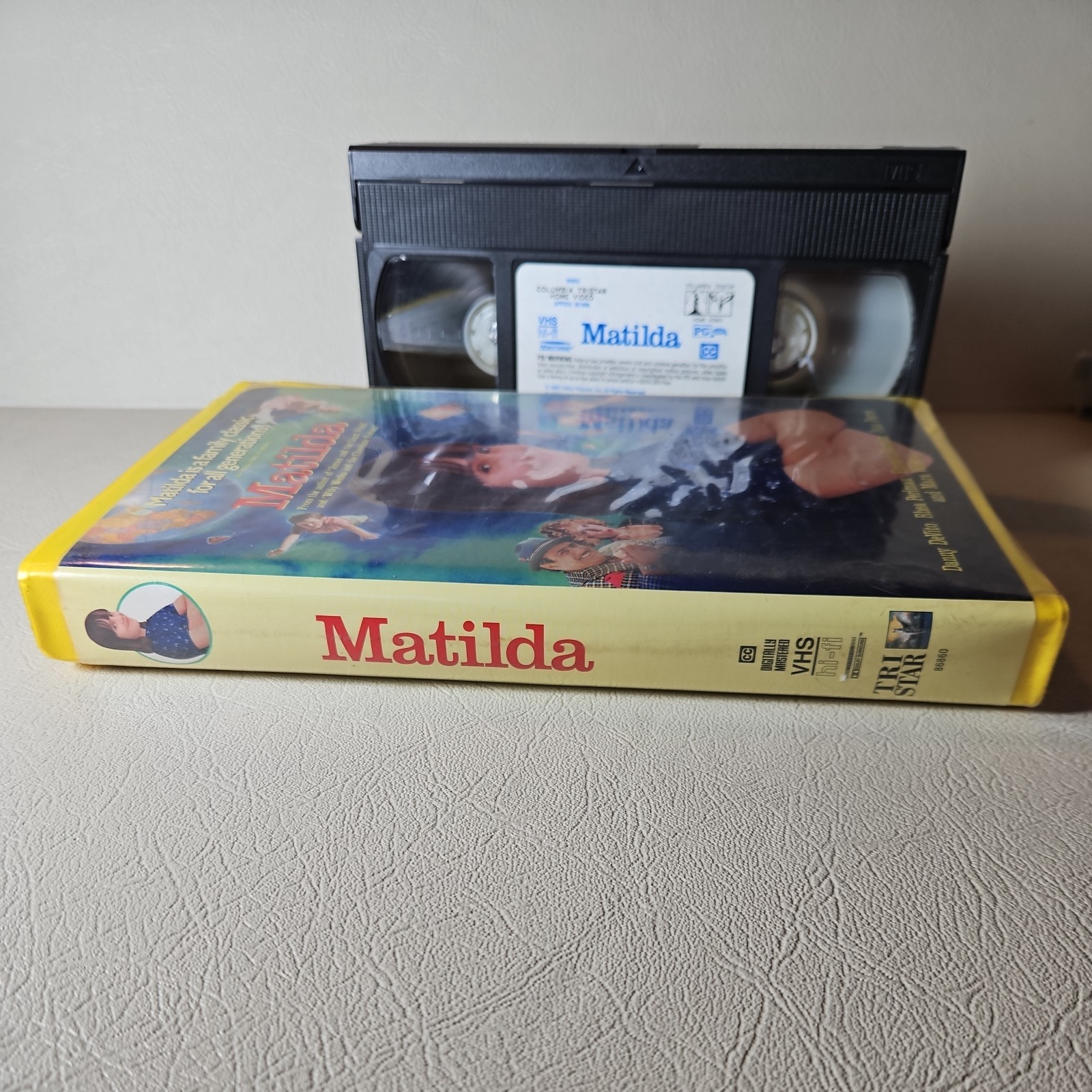 Matilda by Roald Dahl First Edition + Matilda Vintage VHS – VG – Y2K 90&rsquo;s Danny