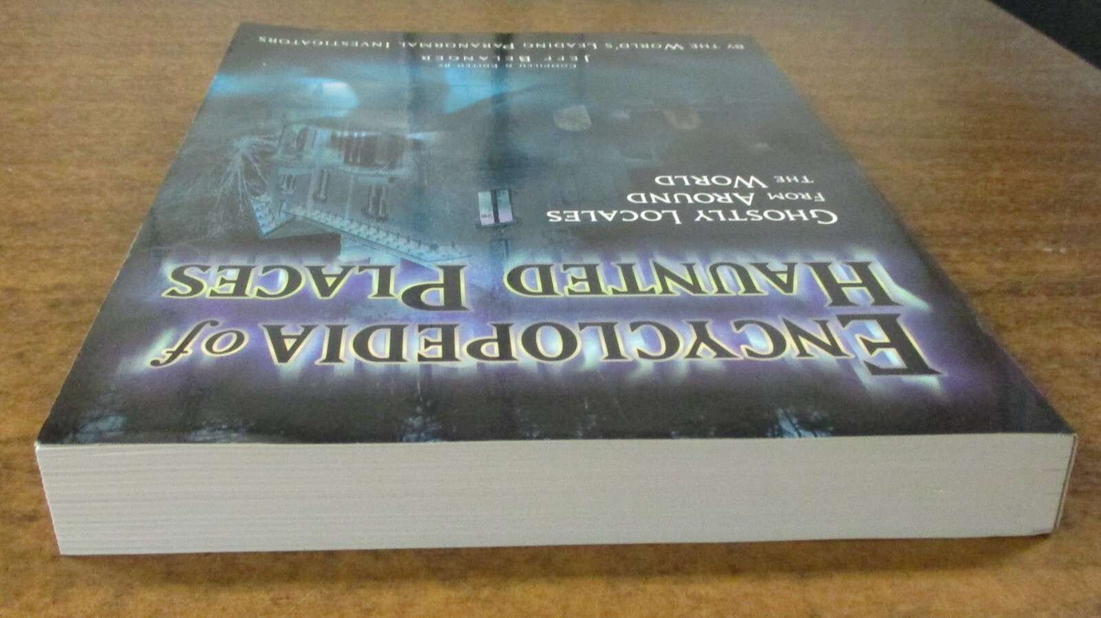 « Encyclopedia of Haunted Places » Ghostly Locales -Trade Paperback (2005)