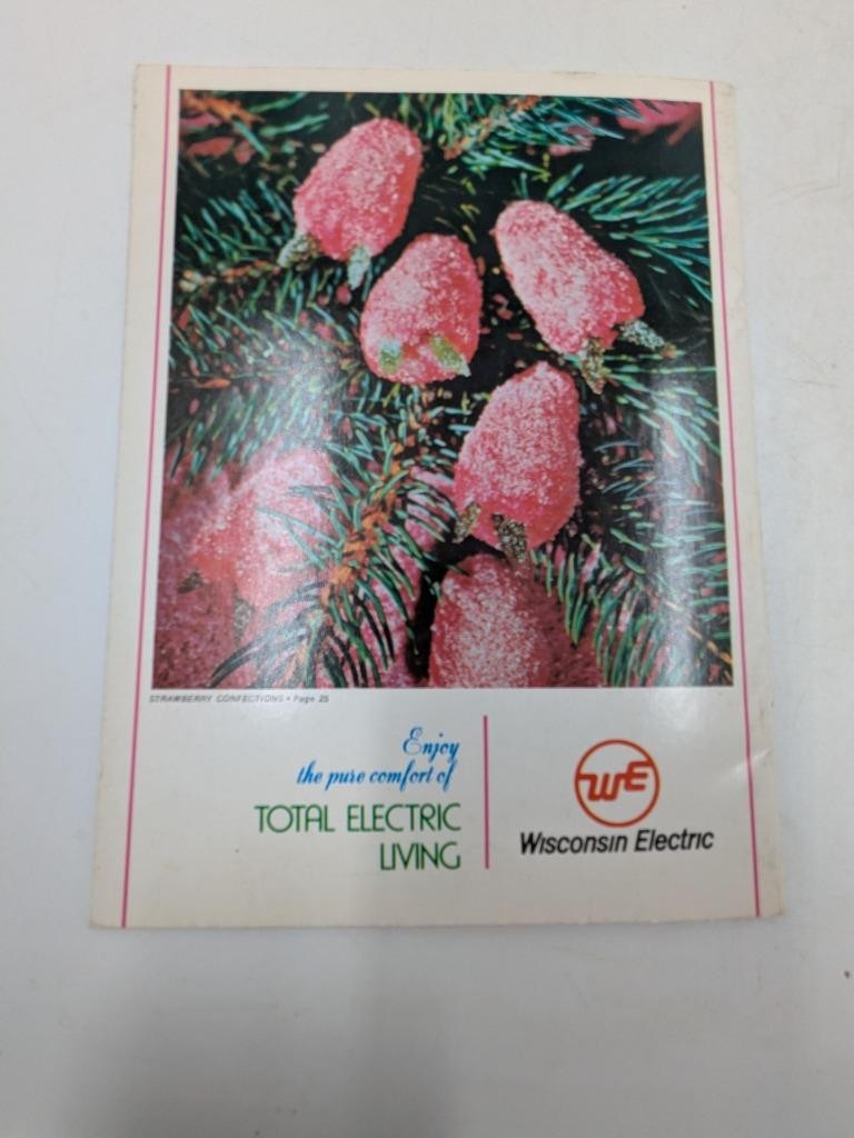 1972 WE Energies Cookie Book Wisconsin Electric Christmas Cooky Recipe Book