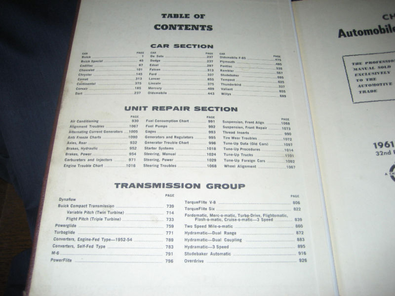 Vintage CHILTON&rsquo;S AUTO REPAIR MANUAL 1961 hardcover 32nd Edition
