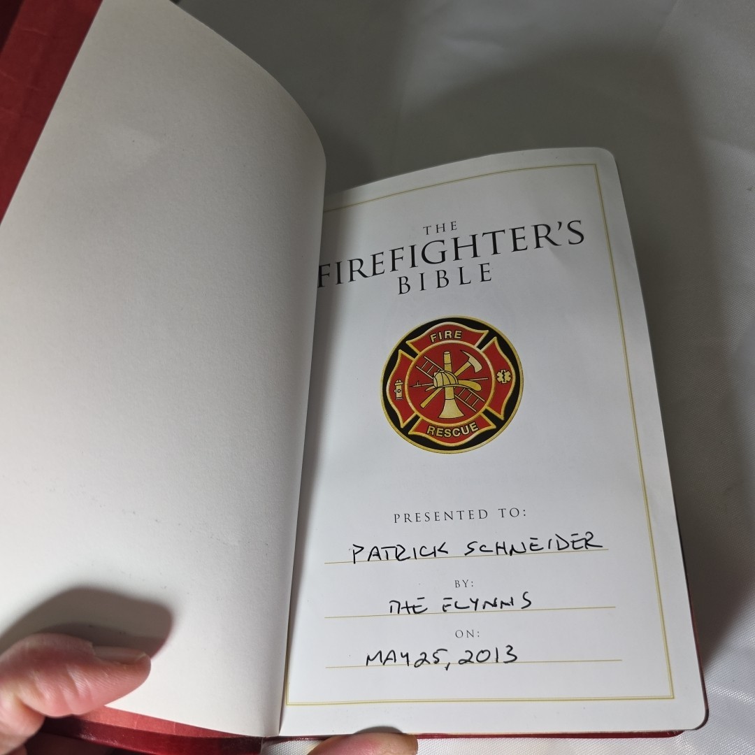 Firefighter&rsquo;s Bible Soft Red Simulated Leather Red Letter 7×5&Prime; Holman HCSB 2012