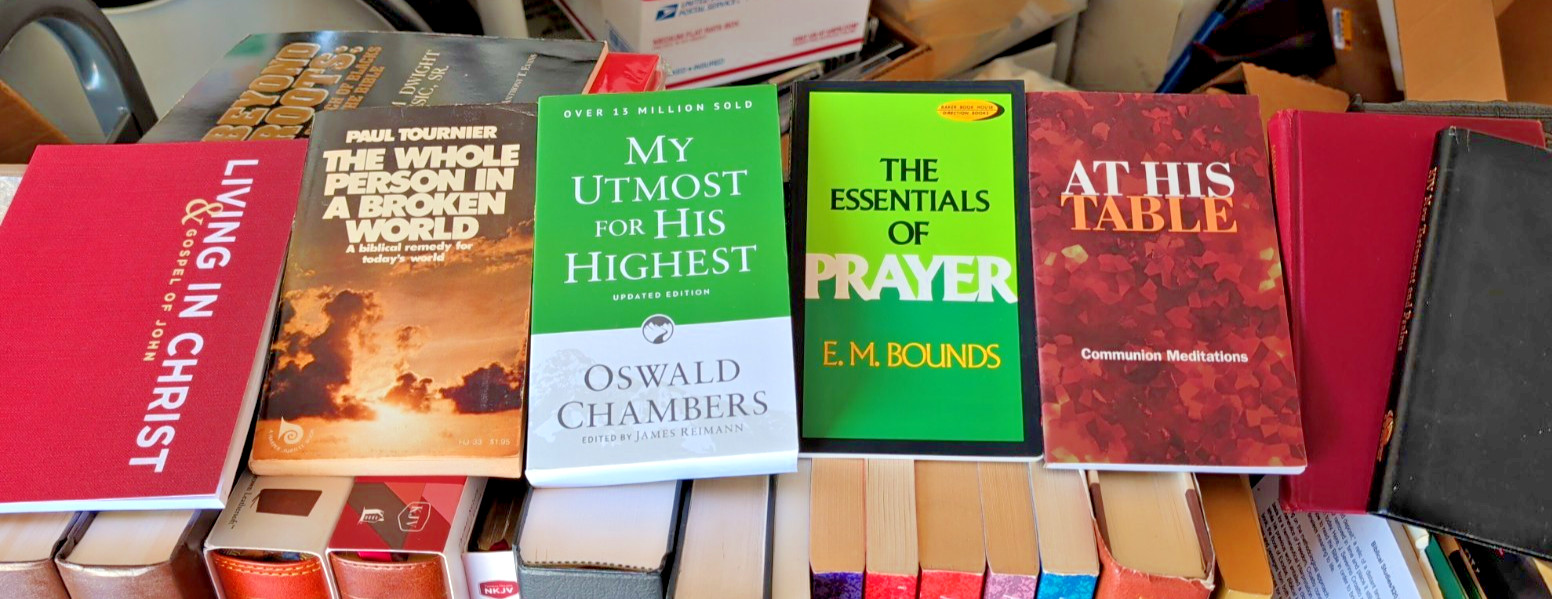 MINISTER&rsquo;S BIBLE & BOOK LOT J4: 4 Bibles/Theology/History/Reference/Sermons WOW
