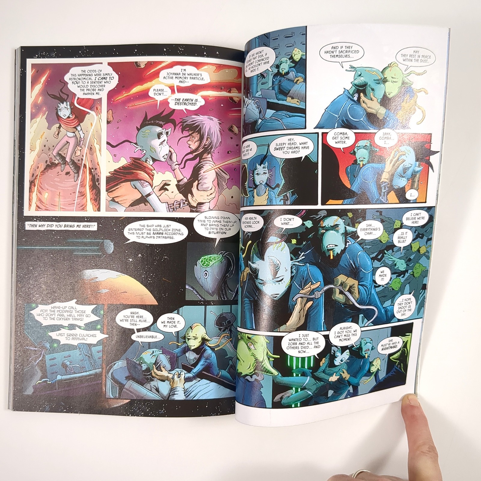Voyagis Sci Fi Adventure Graphic Novel Paperback Book Sumeyye Kesgin 2023