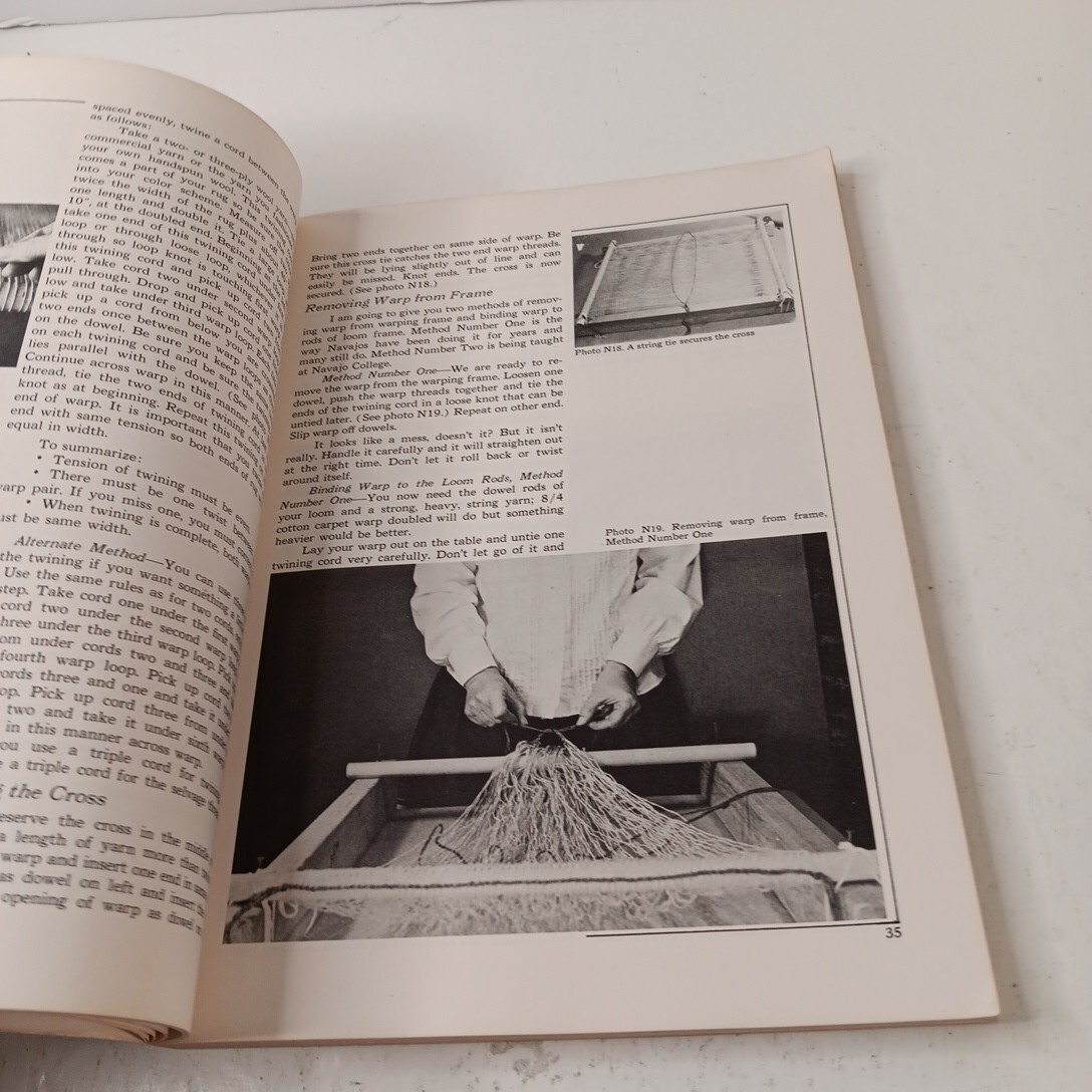NAVAJO and HOPI WEAVING TECHNIQUES by Mary Pendleton PB (1974)