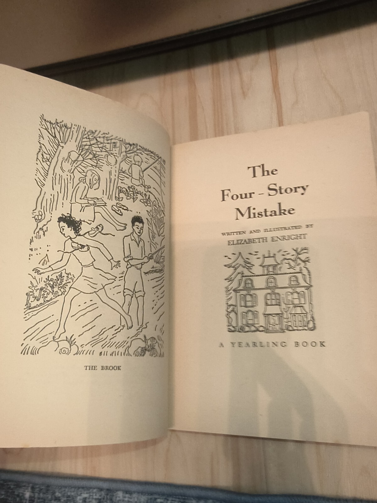 The Four-Story Mistake Elizabeth Enright 1973 Dell Yearling Children&rsquo;s Fantasy