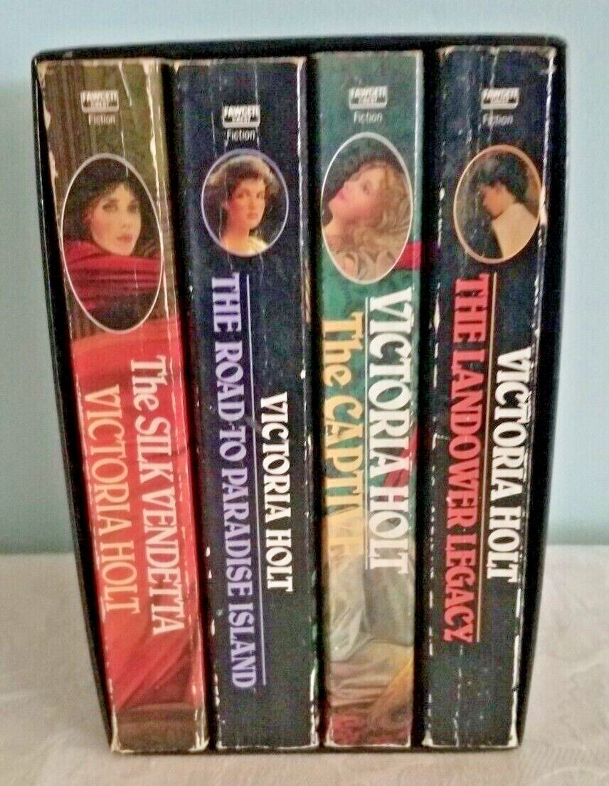 A Victoria Holt Quartet Boxed Set Of 4 MM Pbs Captive Paradise Island Silk Vende