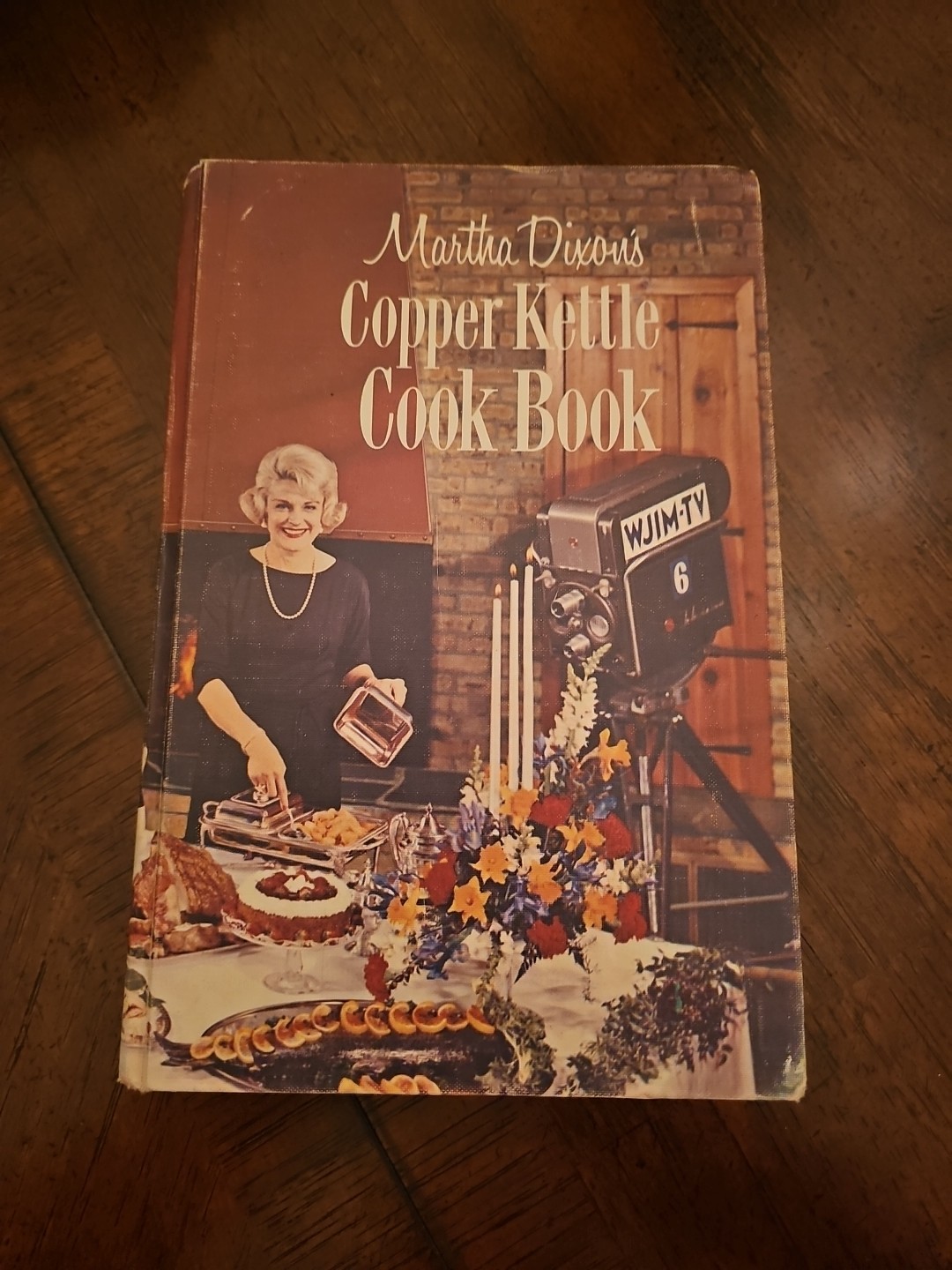 1963 Martha Dixon&rsquo;s Copper kettle cookbook HC DJ TV Star 480 Pages Vintage