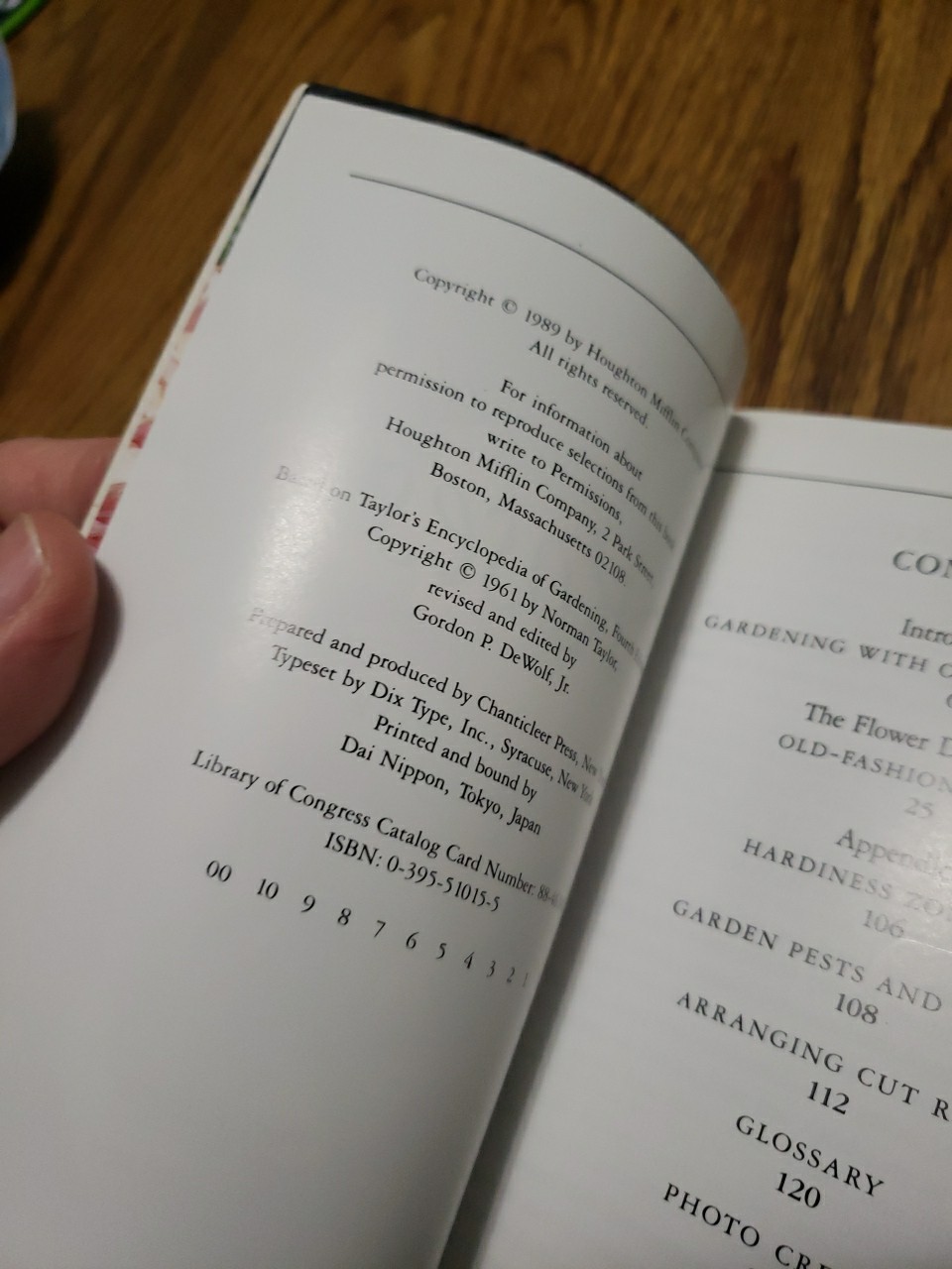 Taylor&rsquo;s Pocket Guides to Old-Fashioned Roses & Bulbs for Summer 1989 Paperbacks
