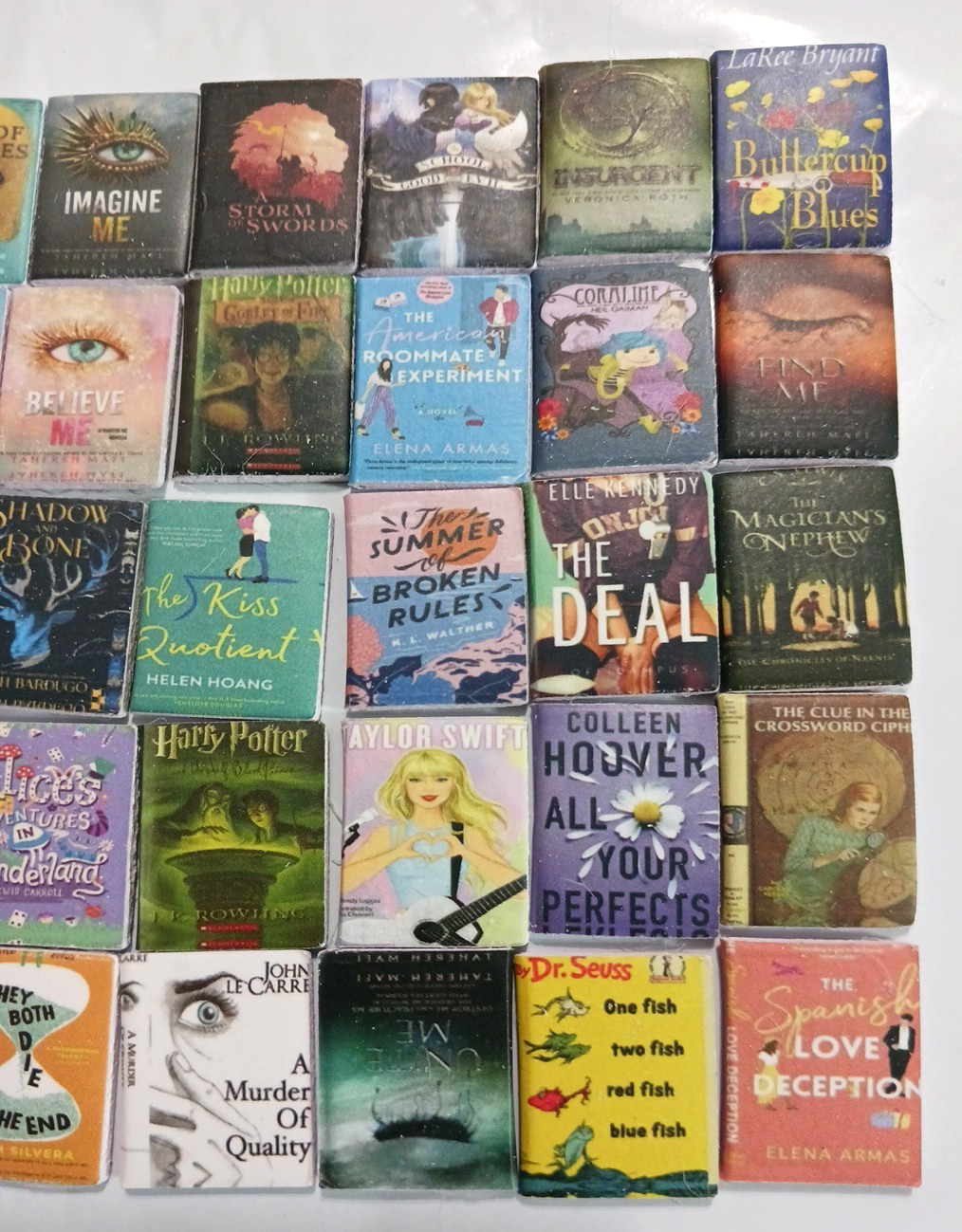 Doll house books 1:12 scale mini books 40 Cute tiny miniature book 3/4&Prime; x 5/8&Prime;
