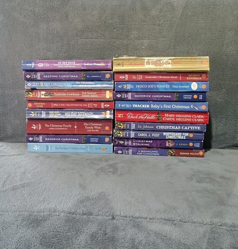 Christmas Themed Paperback Romance Novels Bundle Lot EX LIBRARY