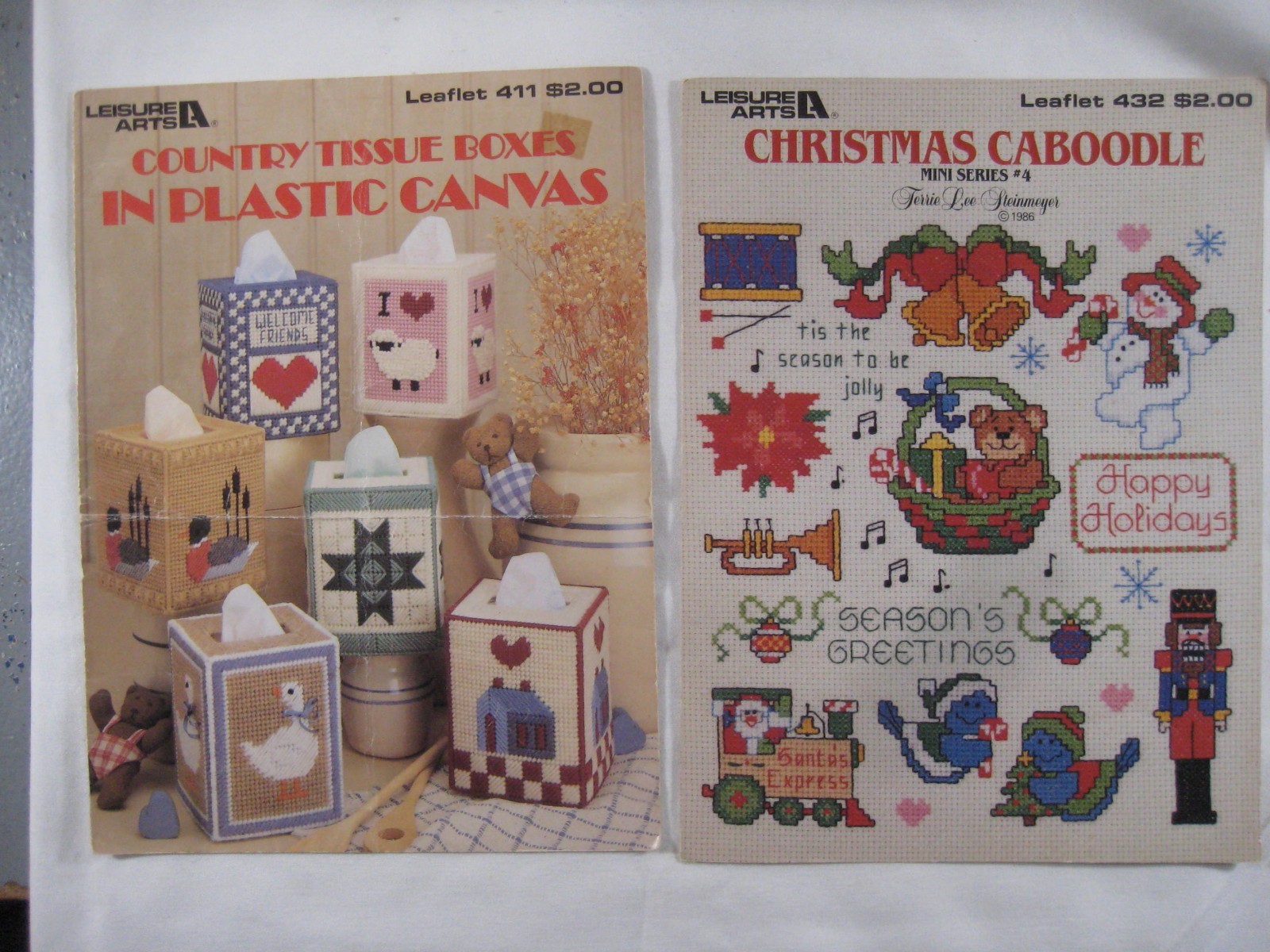 Lot 27 books Leisure Arts Leaflet Christmas plastic canvas cat country Halloween