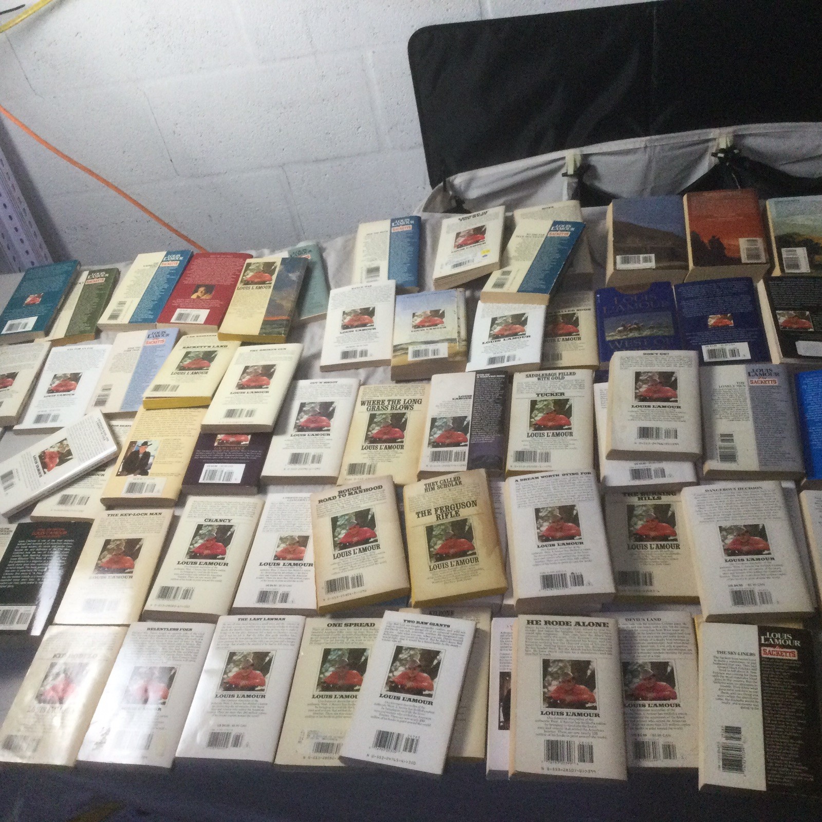 80+ Louis L&rsquo;Amour Paperback Lot Western Collection Sackett Series