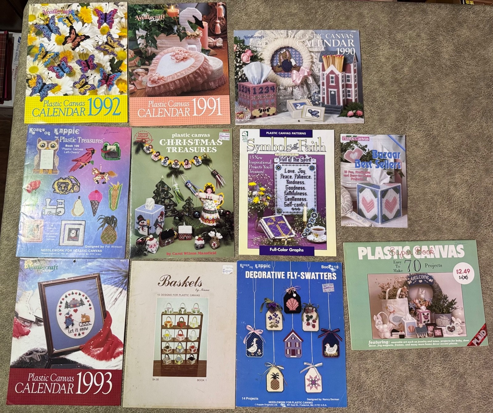PLASTIC CANVAS pattern books calendars home decor holiday lot 26 softcover