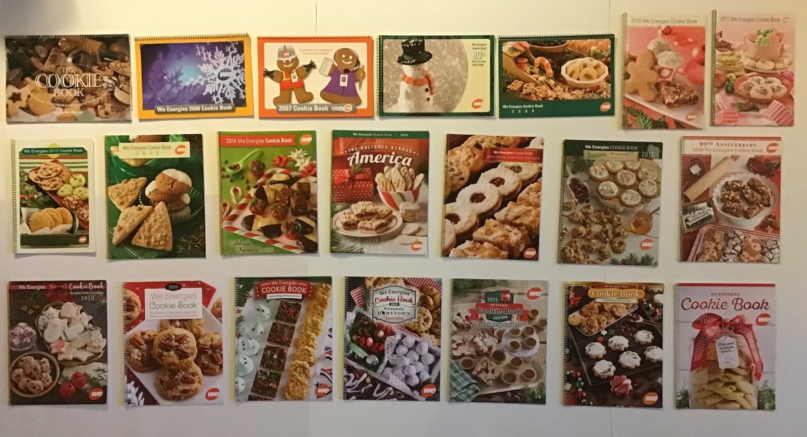 Lot Of 21 We Energies Cookie Books Wisconsin Electric 2006-2025 + 1998 Cooky