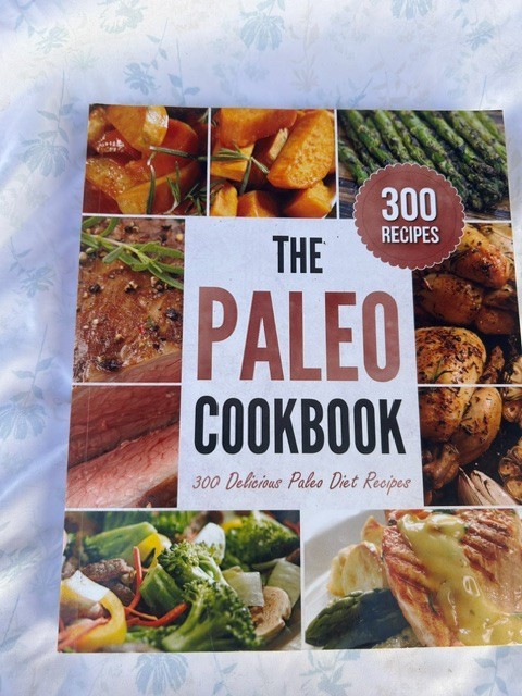 Paleo Cookbook : 300 Delicious Paleo Diet Recipes by Rockridge Press (2013,…