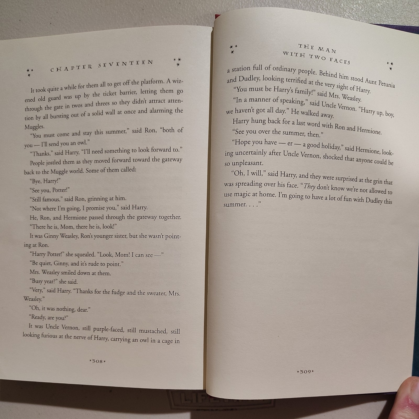 Harry Potter and The Sorcerer&rsquo;s Stone First Edition 1998 HardCover 309 page Var.