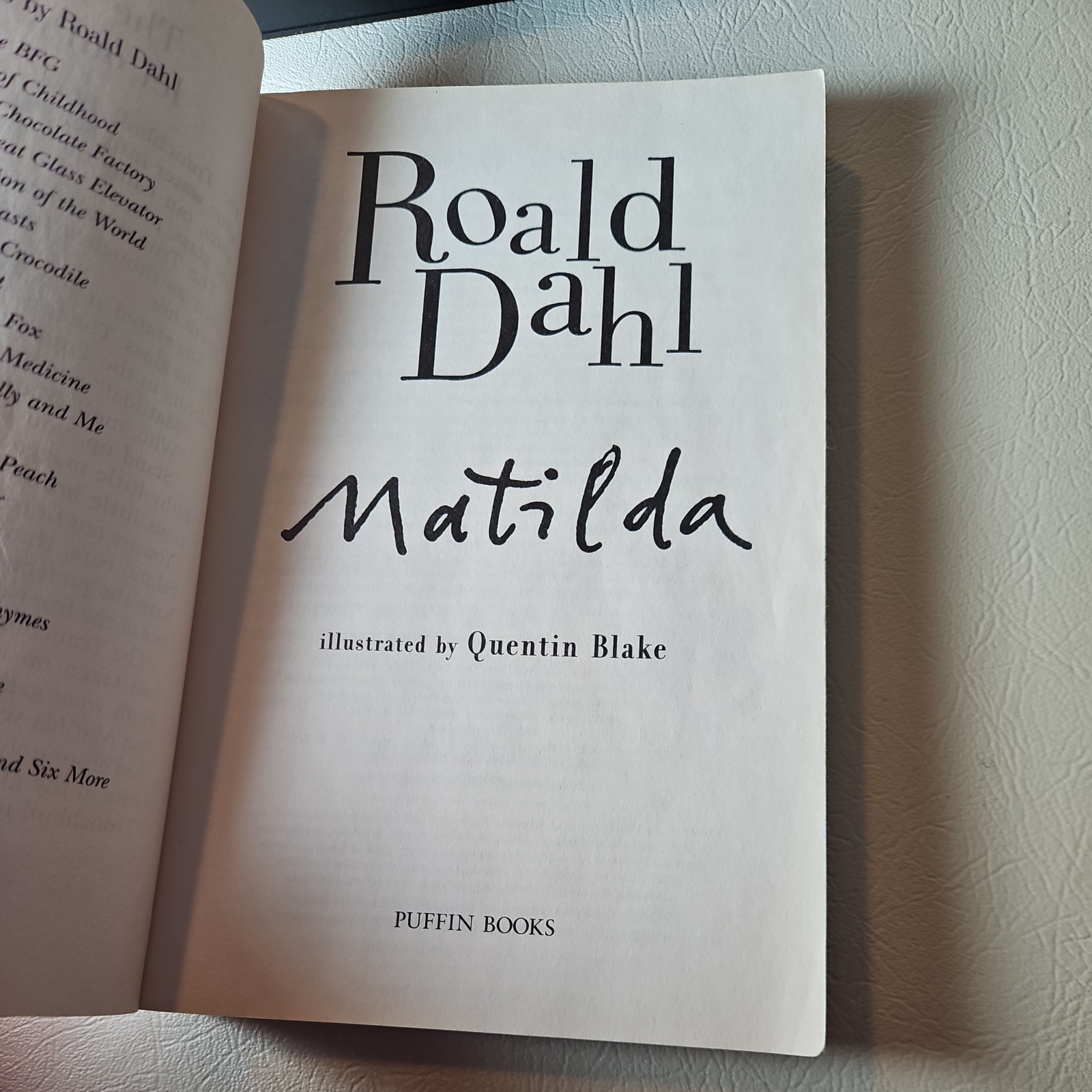 Matilda by Roald Dahl First Edition + Matilda Vintage VHS – VG – Y2K 90&rsquo;s Danny