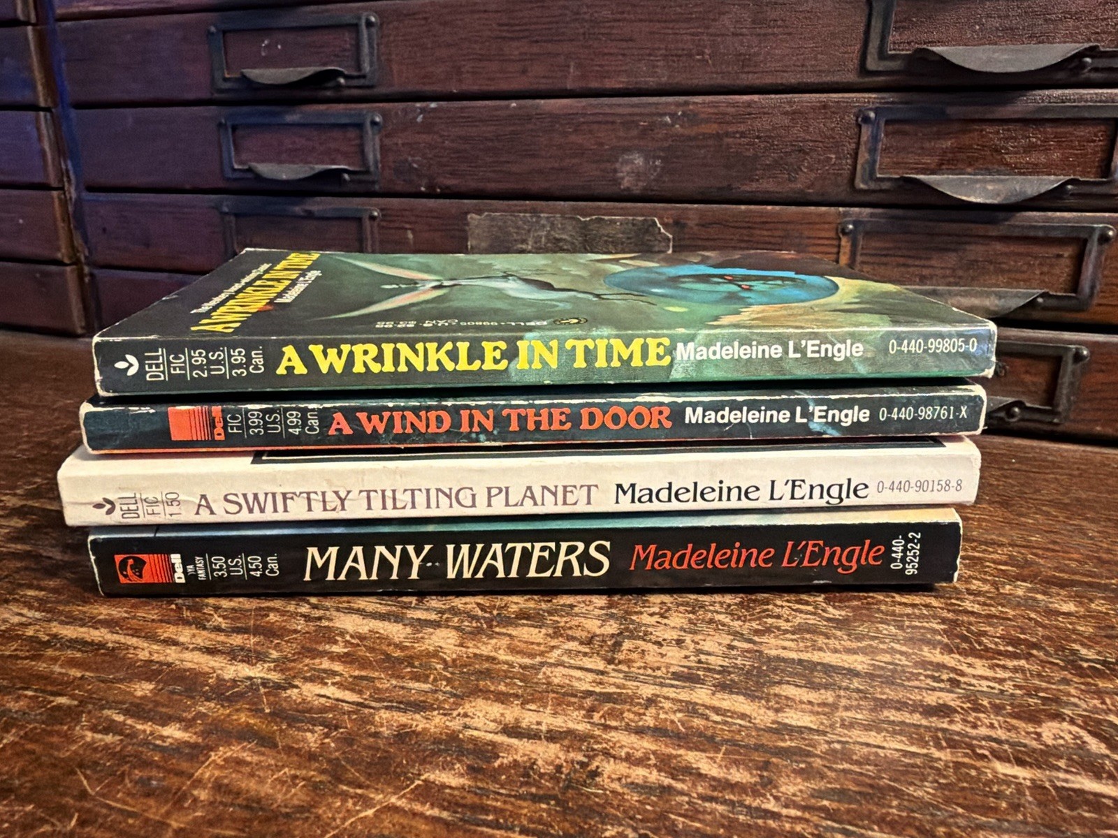 Lot 4: Wrinkle in Time Madeleine L&rsquo;Engle 1976 Stranger Things Paperback Set Wind