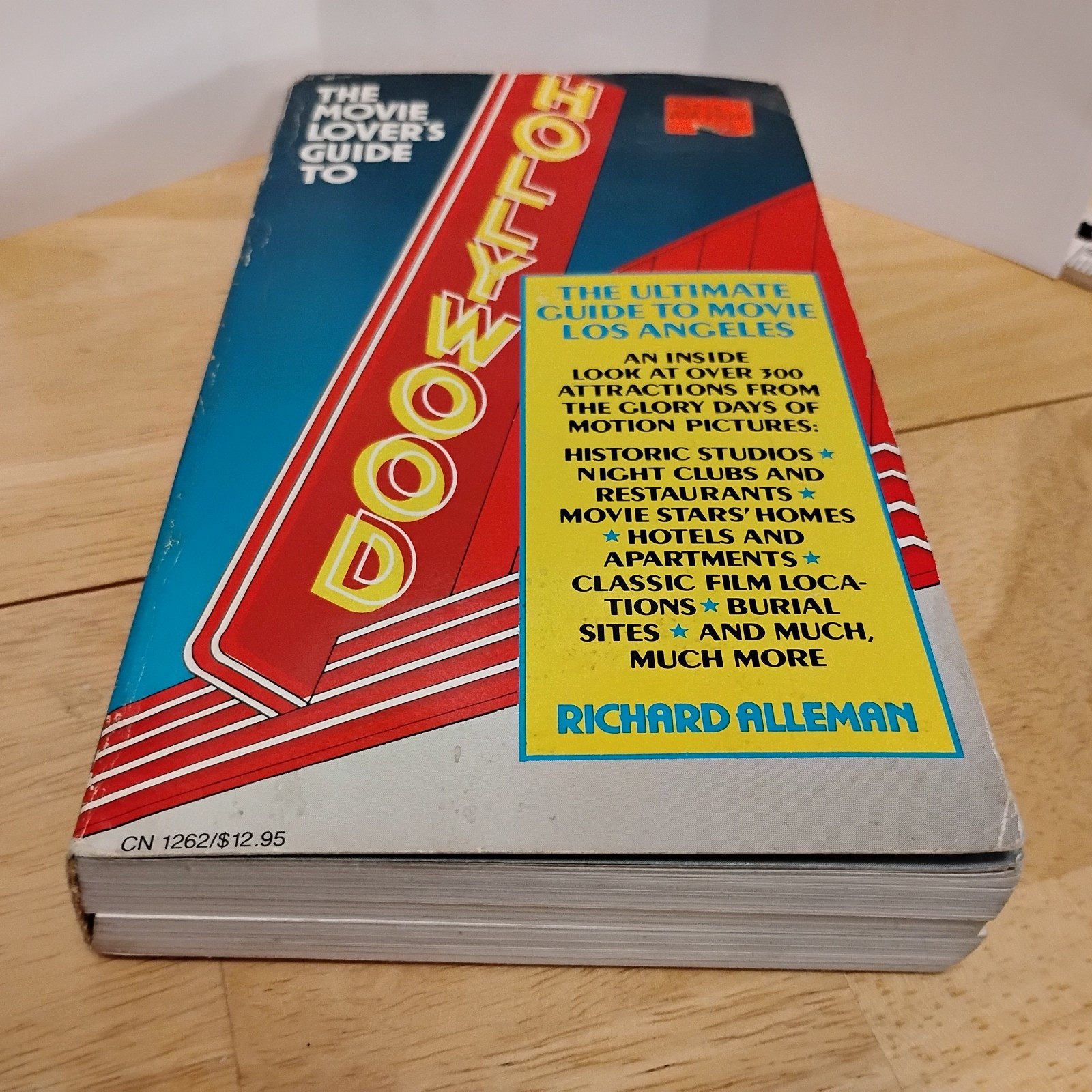 1985 The Movie Lover&rsquo;s Guide to Hollywood Paperback Book 328 Pages Binding Loose