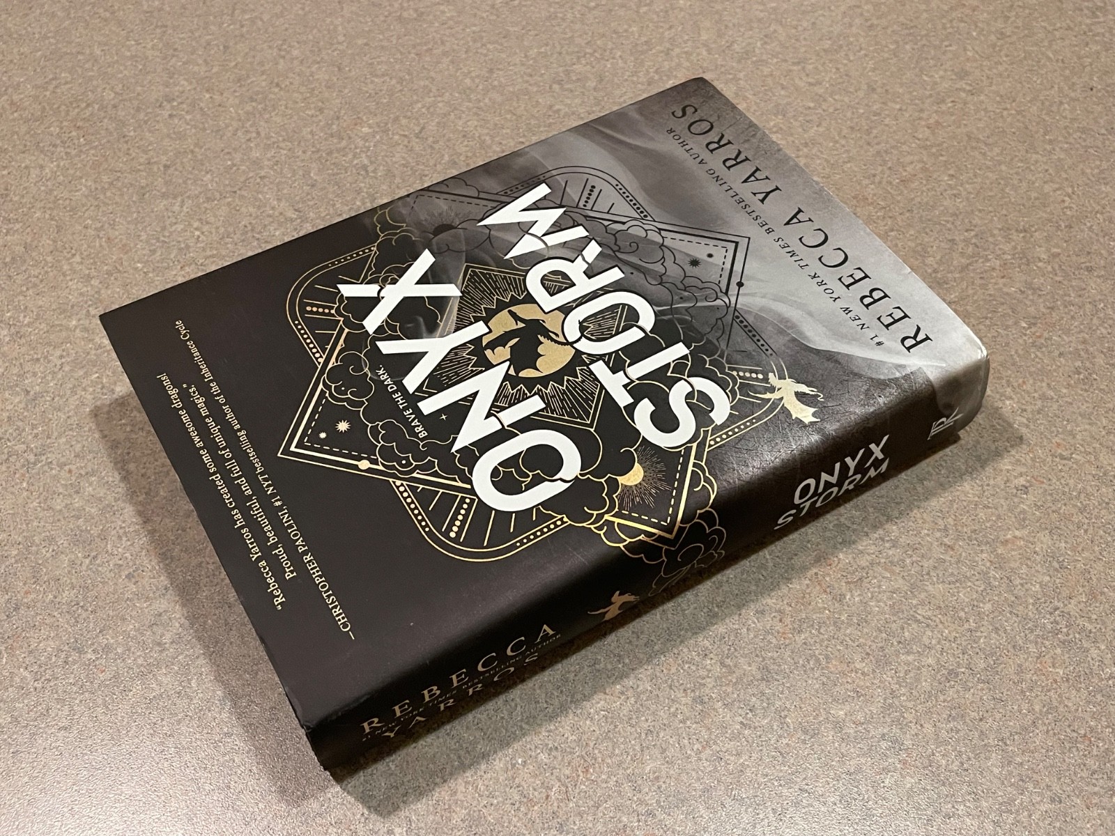 Onyx Storm Deluxe Limited Edition by Rebecca Yarros (The Empyrean Sprayed Edges