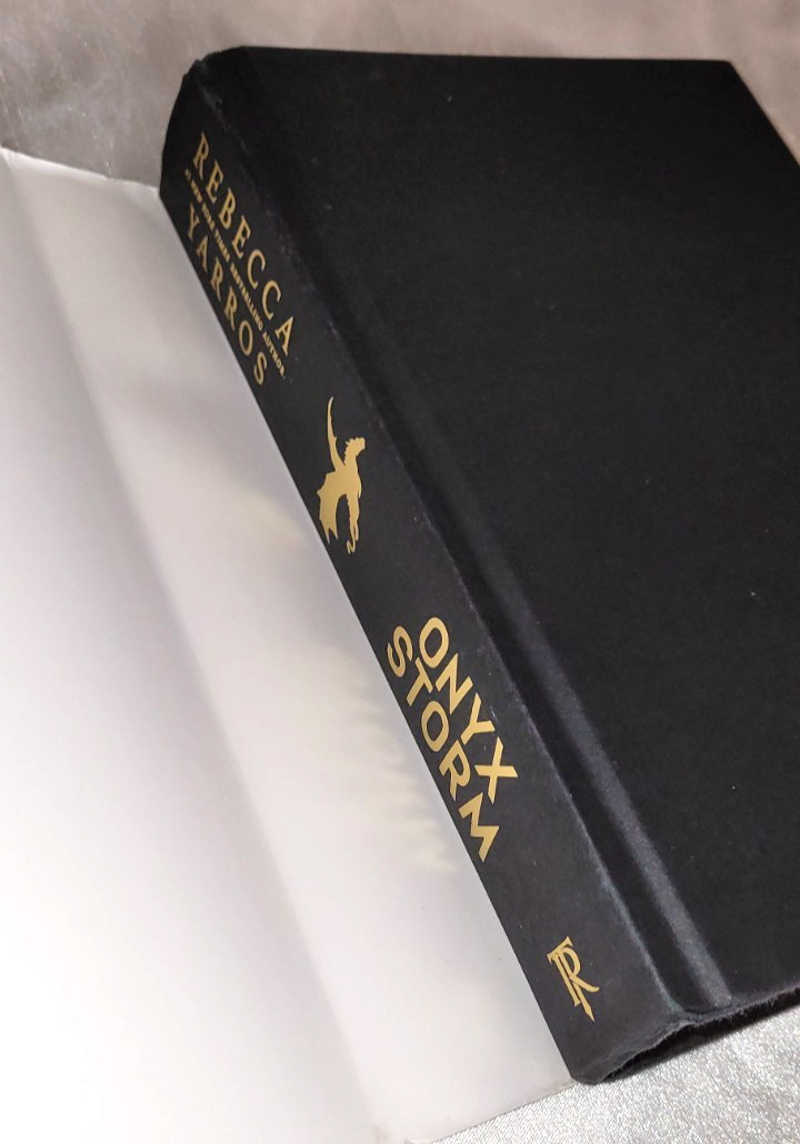 Onyx Storm (Wing and Claw Collection) (The Empyrean, 3) – hardcover Yarros,
