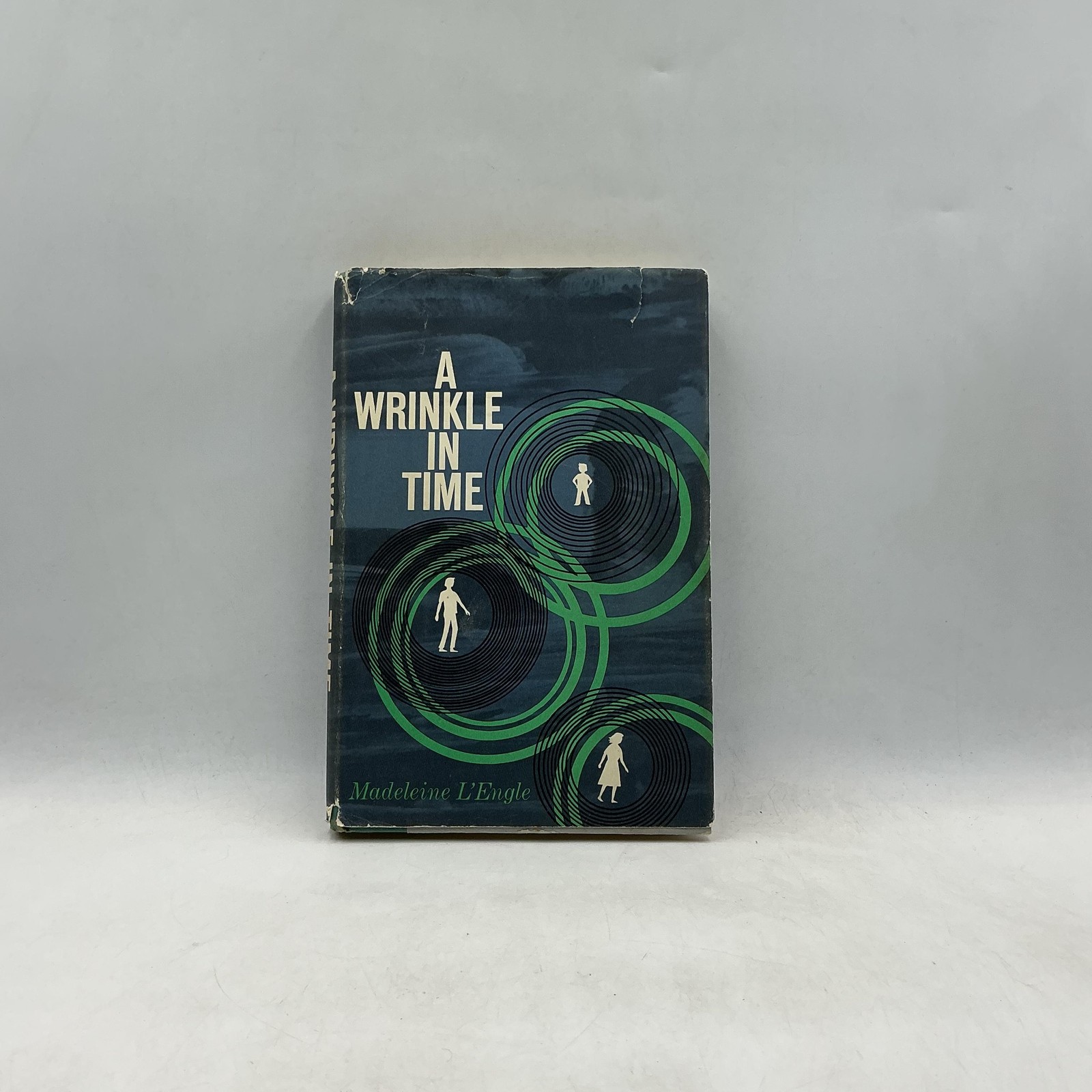 A WRINKLE IN TIME Madeleine L&rsquo;Engle 1962 1st Ed HC DJ Vintage Blue BCE