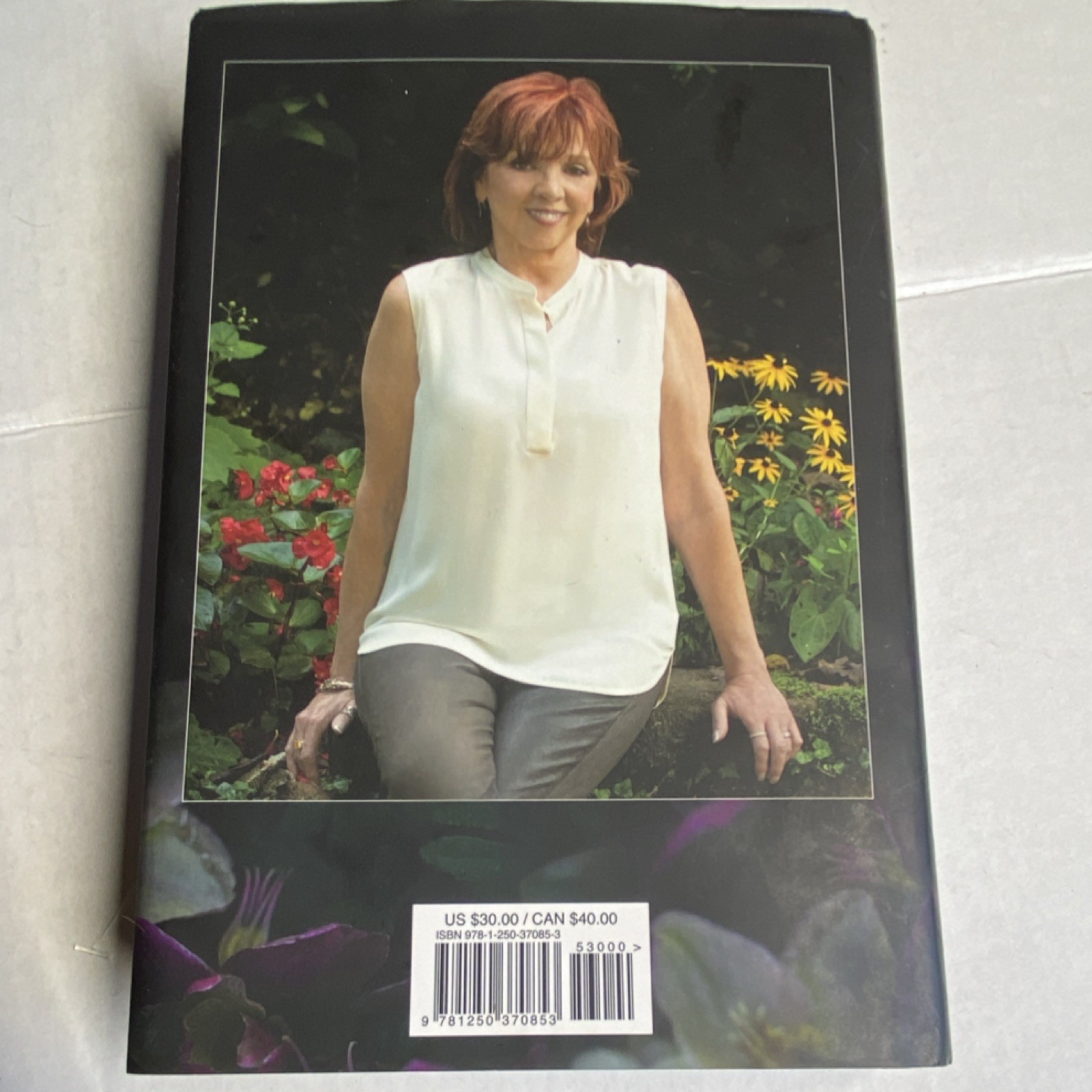 Nora Roberts Hidden Nature Hardcover, St. Martin&rsquo;s Press Fiction Crime Romance